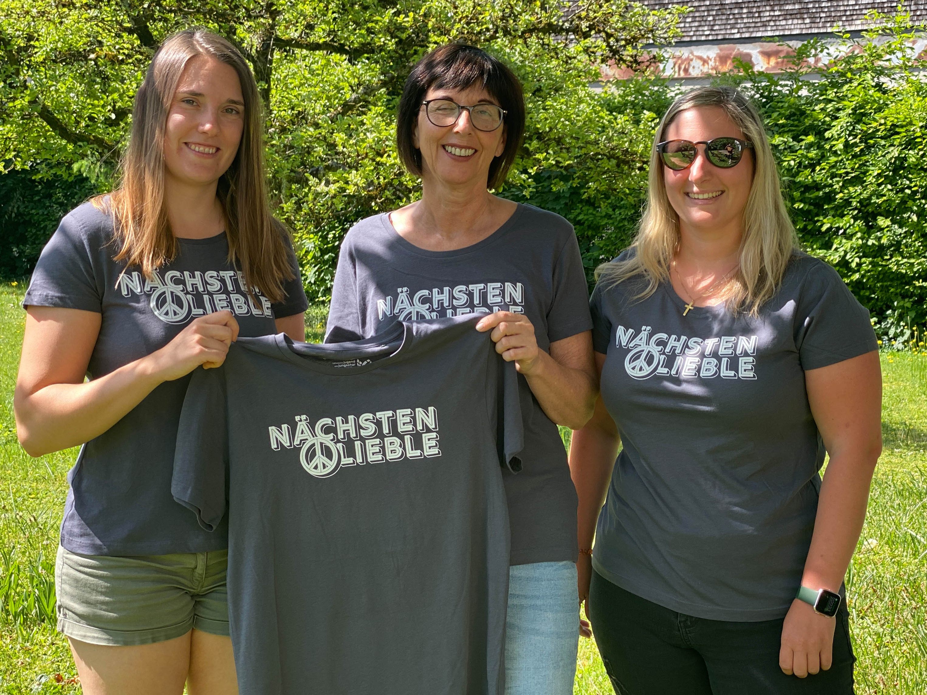 "Nächstenlieble": Die T-Shirts sind ab sofort kostenlos erhältlich, solange der Vorrat reicht!