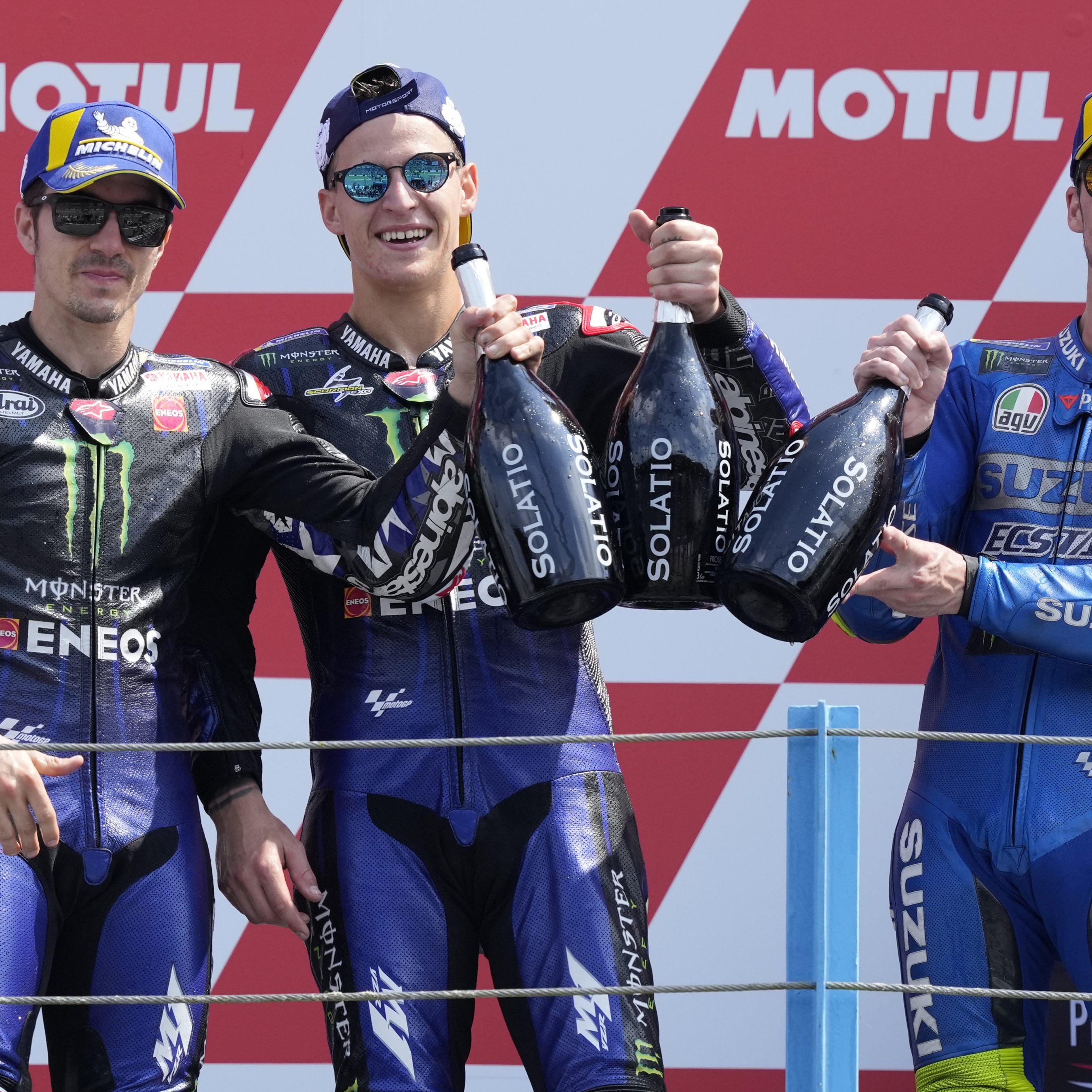 Zwei Spanier und ein Franzose auf dem Podest