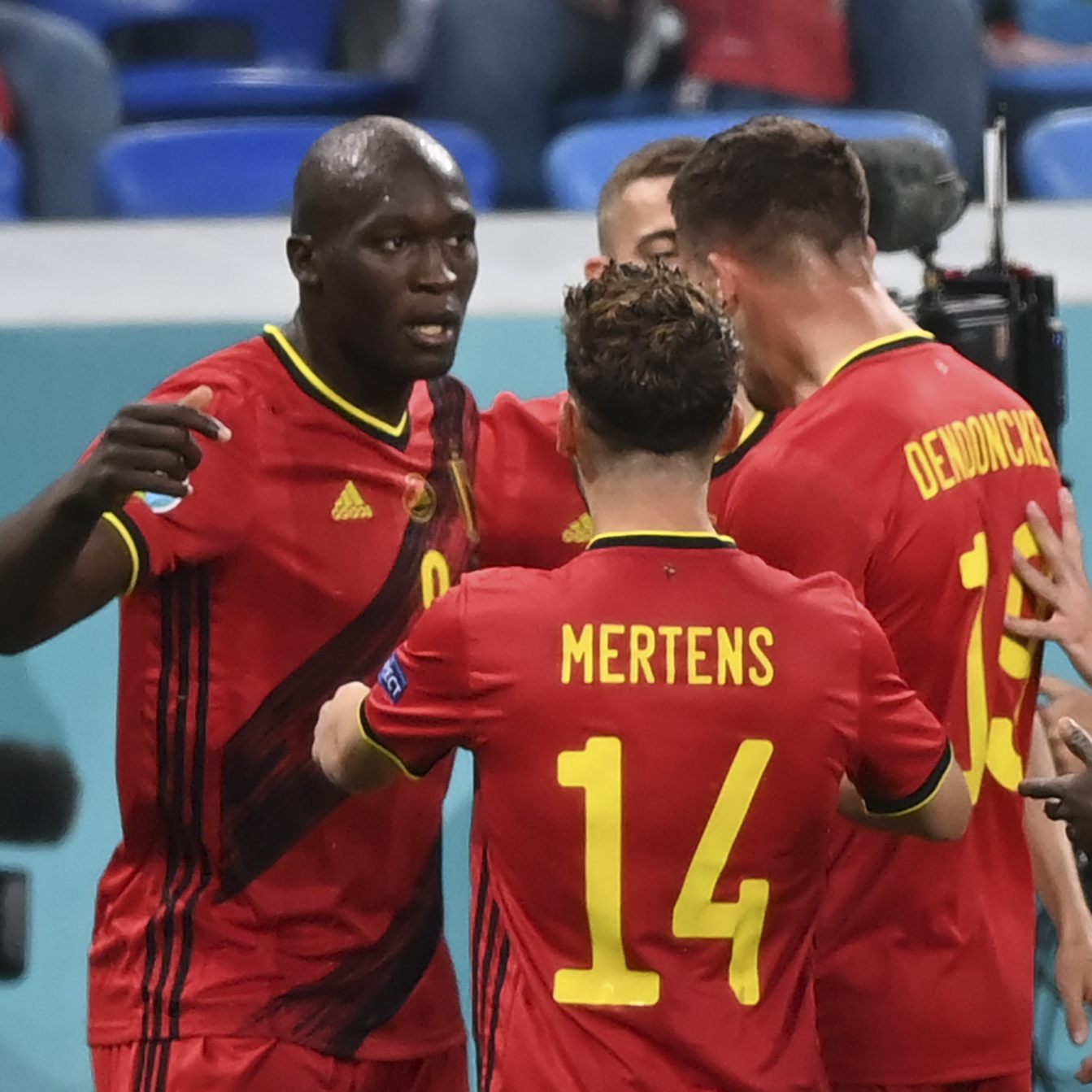 Lukaku schoss Belgien mit zwei Treffern zum Auftaktsieg gegen Russland.