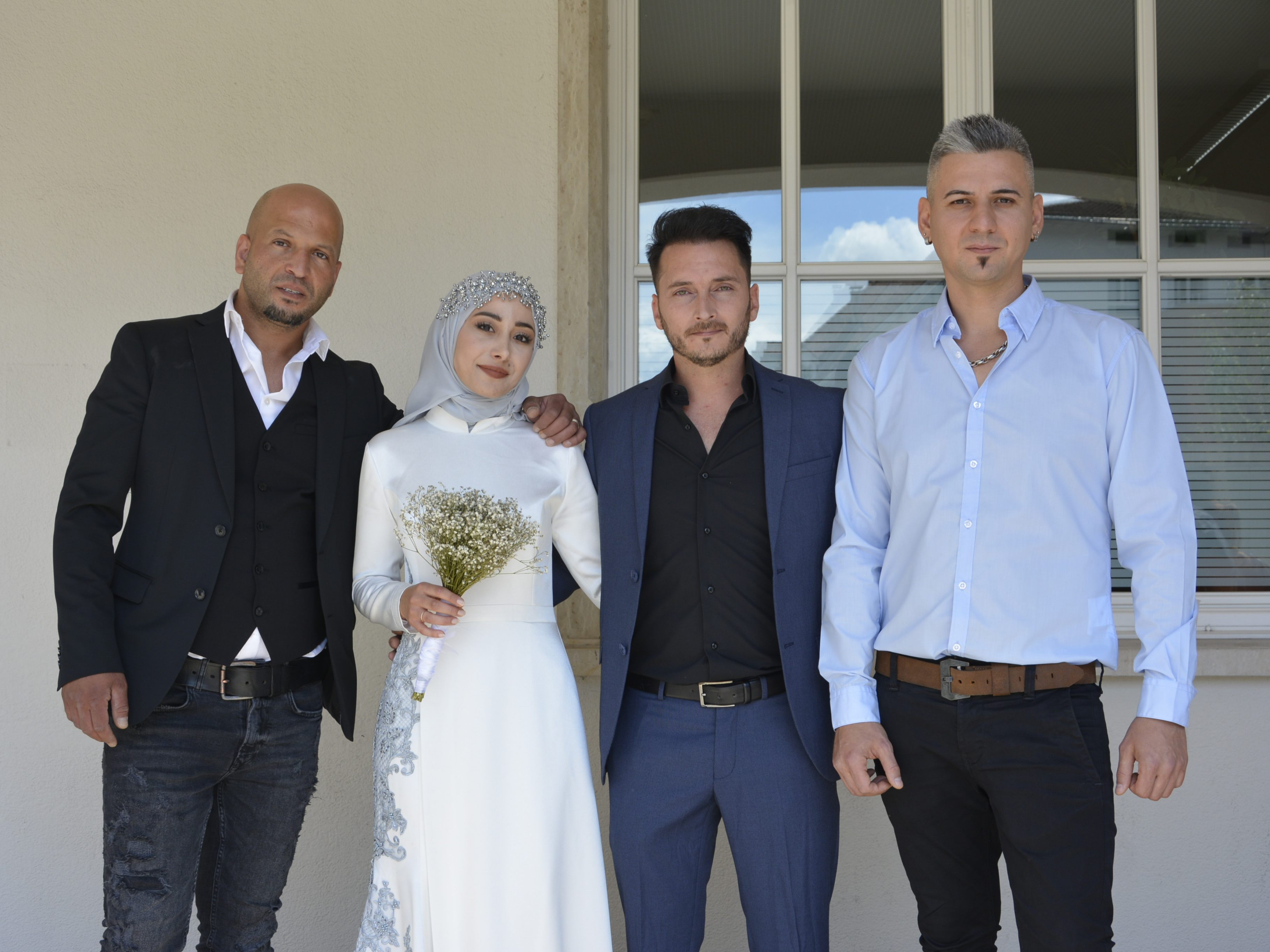Das Brautpaar mit den Trauzeugen bei der standesamtlichen Hochzeit in Dornbirn. Das Brautpaar mit den Trauzeugen bei der standesamtlichen Hochzeit in Dornbirn.