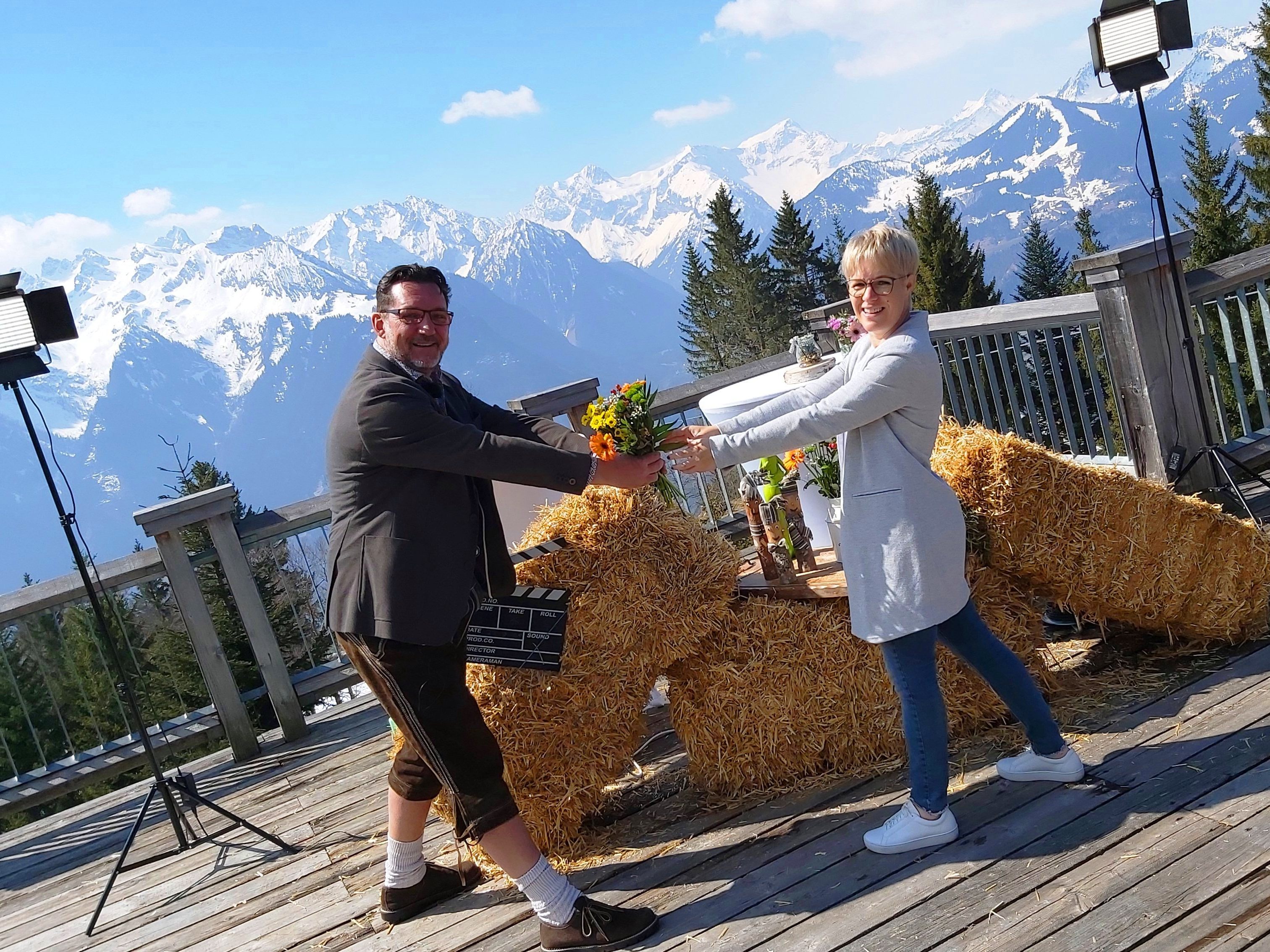Sonja Hanslmayr ist der 197. Gast in der TV-Sendung "us dr Gondl" am Muttersberg bei Bludenz-Nüziders Sonja Hanslmayr ist der 197. Gast in der TV-Sendung "us dr Gondl" am Muttersberg bei Bludenz-Nüziders