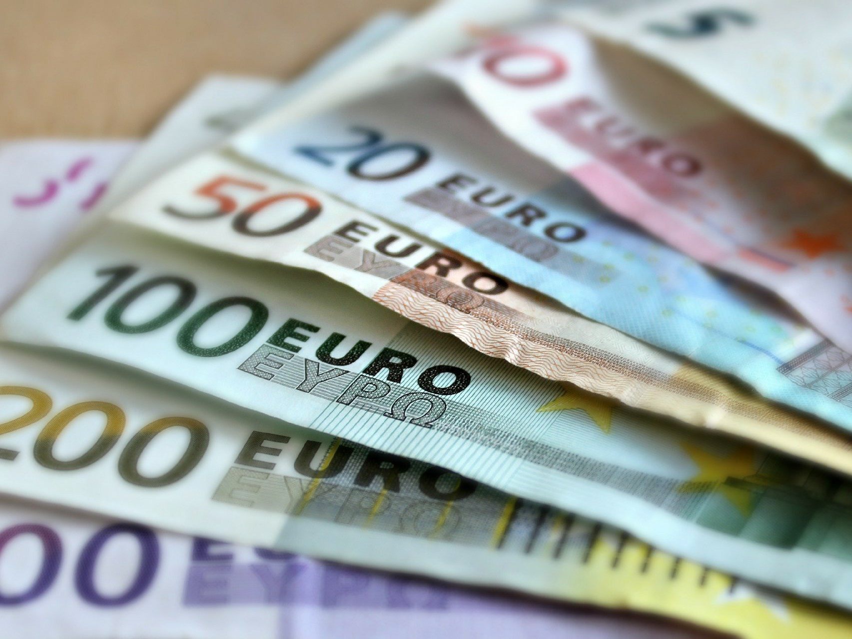 Den Österreichern stand 2020 weniger Geld zur Verfügung. Den Österreichern stand 2020 weniger Geld zur Verfügung.