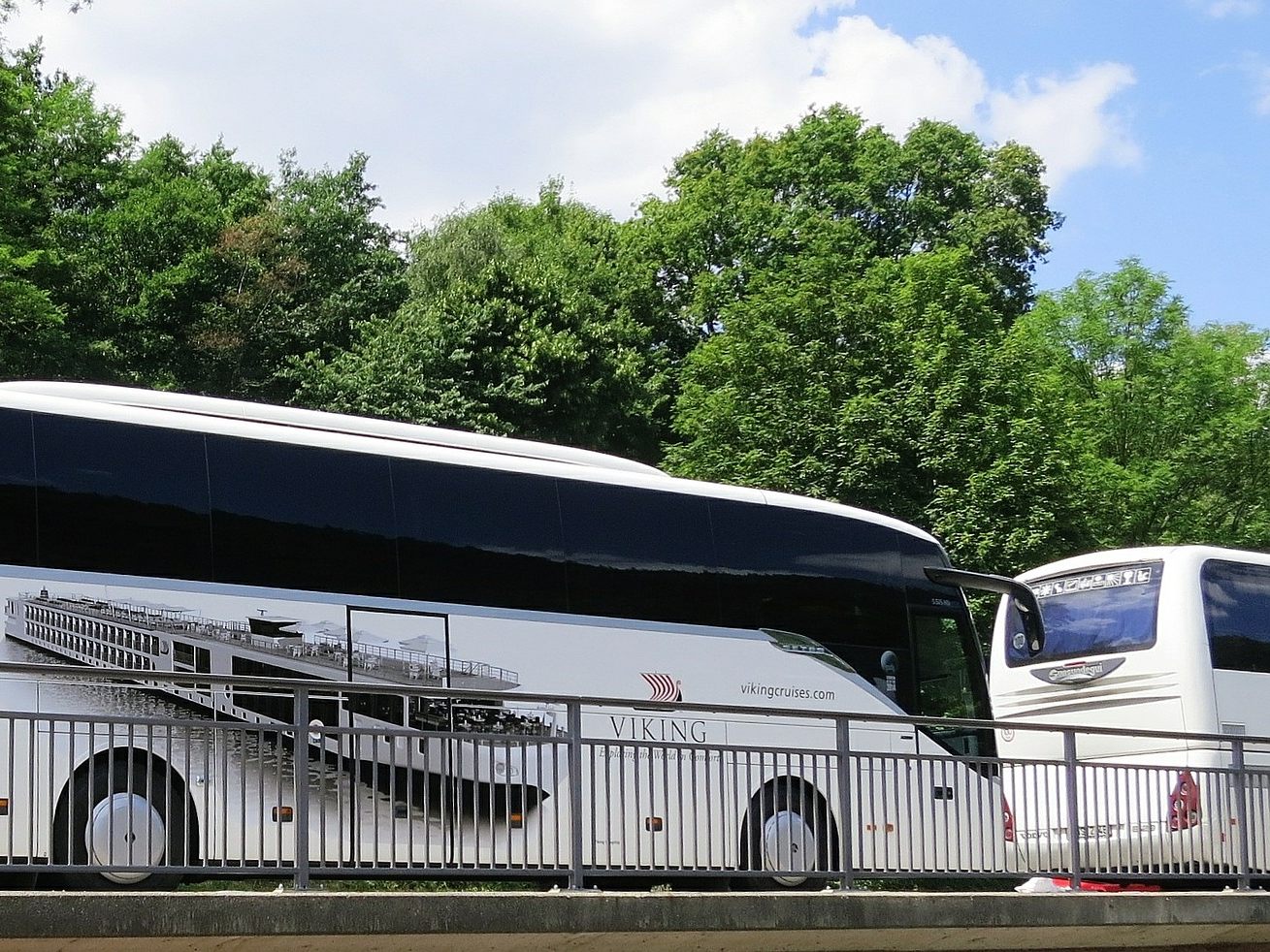 Unter Einhaltung der 3-G-Regel können Reisebuss und Ausflugsschiffe wieder mit voller Besetzung unterwegs sein.