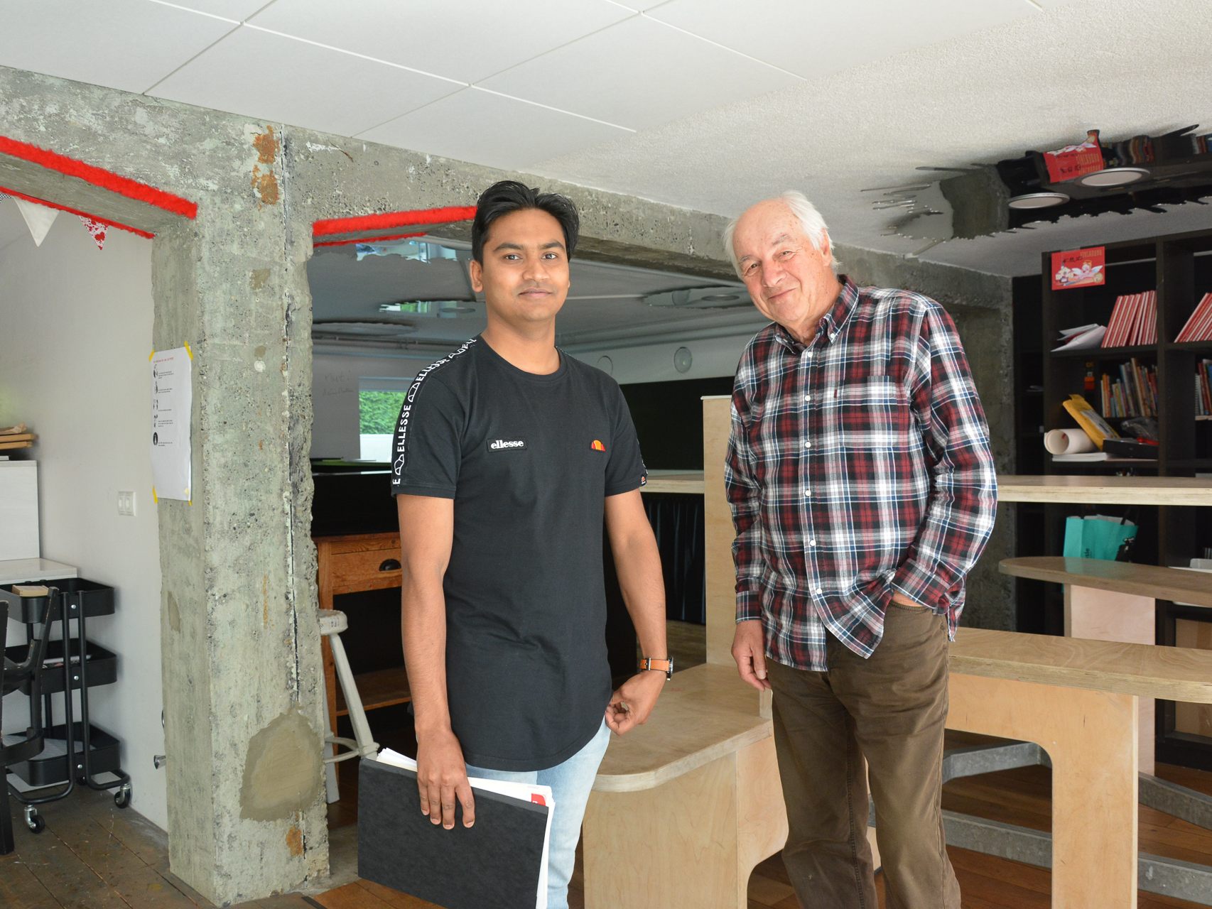 Kausar Matabor (22) aus Bangladesch und Herbert Eisen (79) aus Lustenau sind ein starkes Team. Eisen hilft Matabor mit der deutschen Sprache. Kausar Matabor (22) aus Bangladesch und Herbert Eisen (79) aus Lustenau sind ein starkes Team. Eisen hilft Matabor mit der deutschen Sprache.