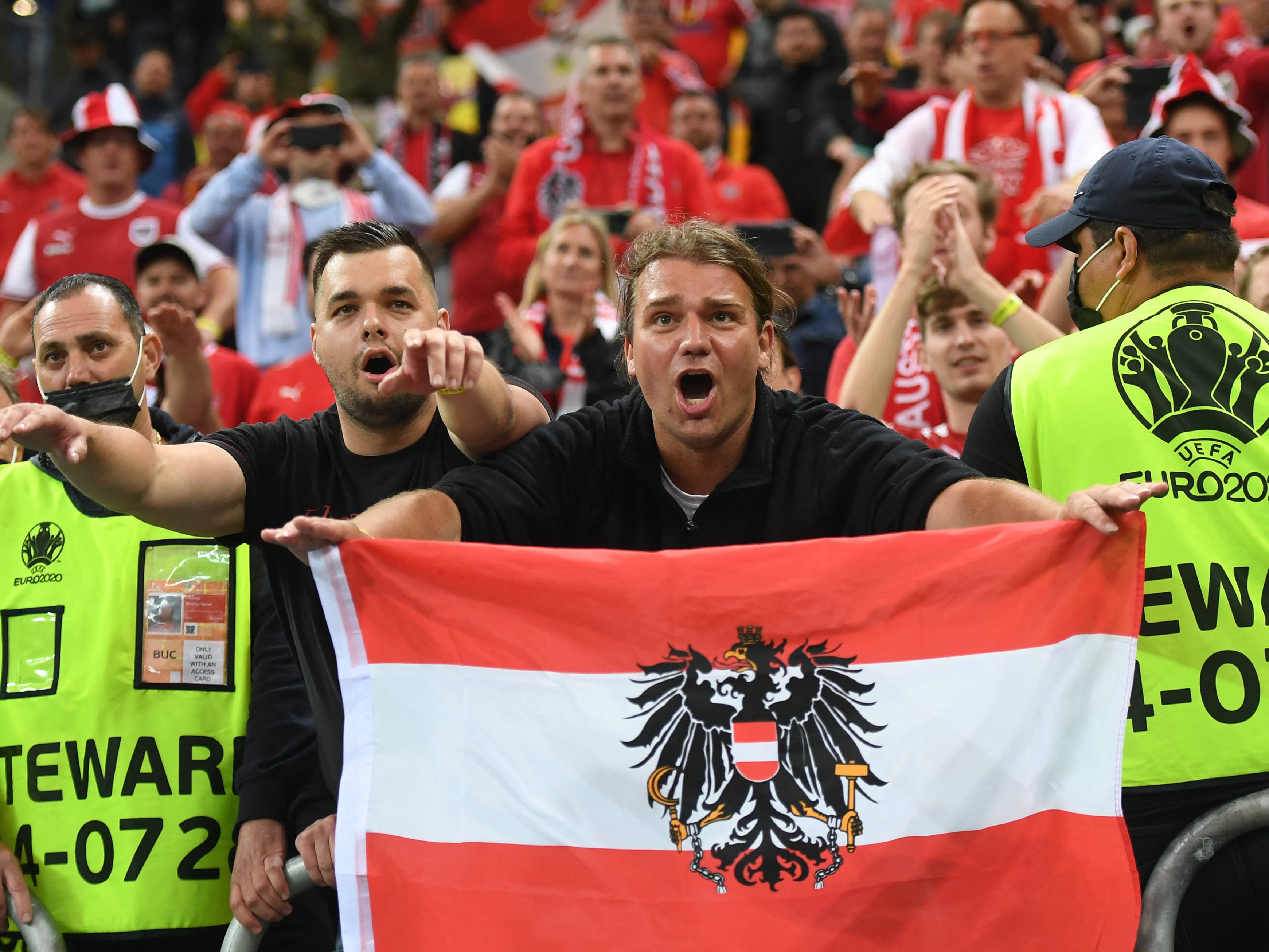 Immerhin einige Fans dürfen im Stadion live dabei sein. Immerhin einige Fans dürfen im Stadion live dabei sein.