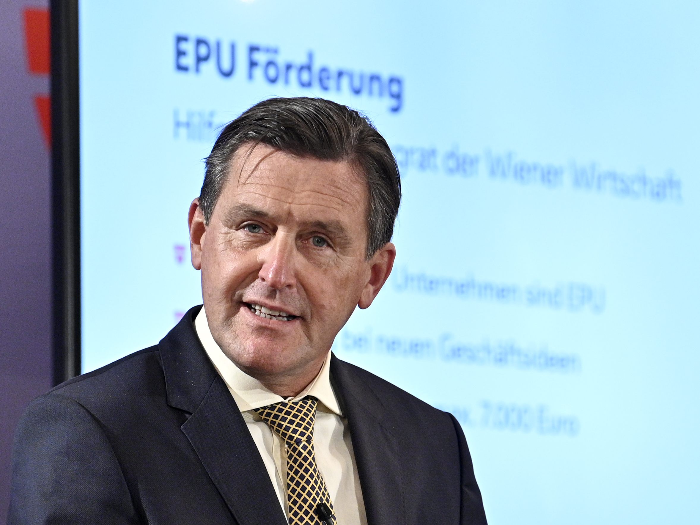 Das Defizit ist um 200 Millionen Euro geringer als ursprünglich erwartet. Das Defizit ist um 200 Millionen Euro geringer als ursprünglich erwartet.
