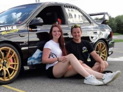 Motorsportlerin Janine Pöltl im Klubhaus. Motorsportlerin Janine Pöltl im Klubhaus.