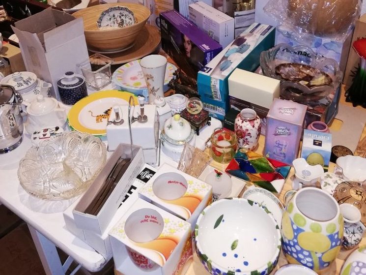 Allerlei "Schätze" warten wieder beim Flohmarkt der Kinder-Krebshilfe Allerlei "Schätze" warten wieder beim Flohmarkt der Kinder-Krebshilfe
