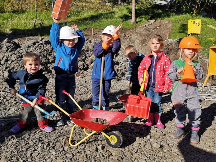 Spatenstich beim Kinderhaus in Egg. Spatenstich beim Kinderhaus in Egg.