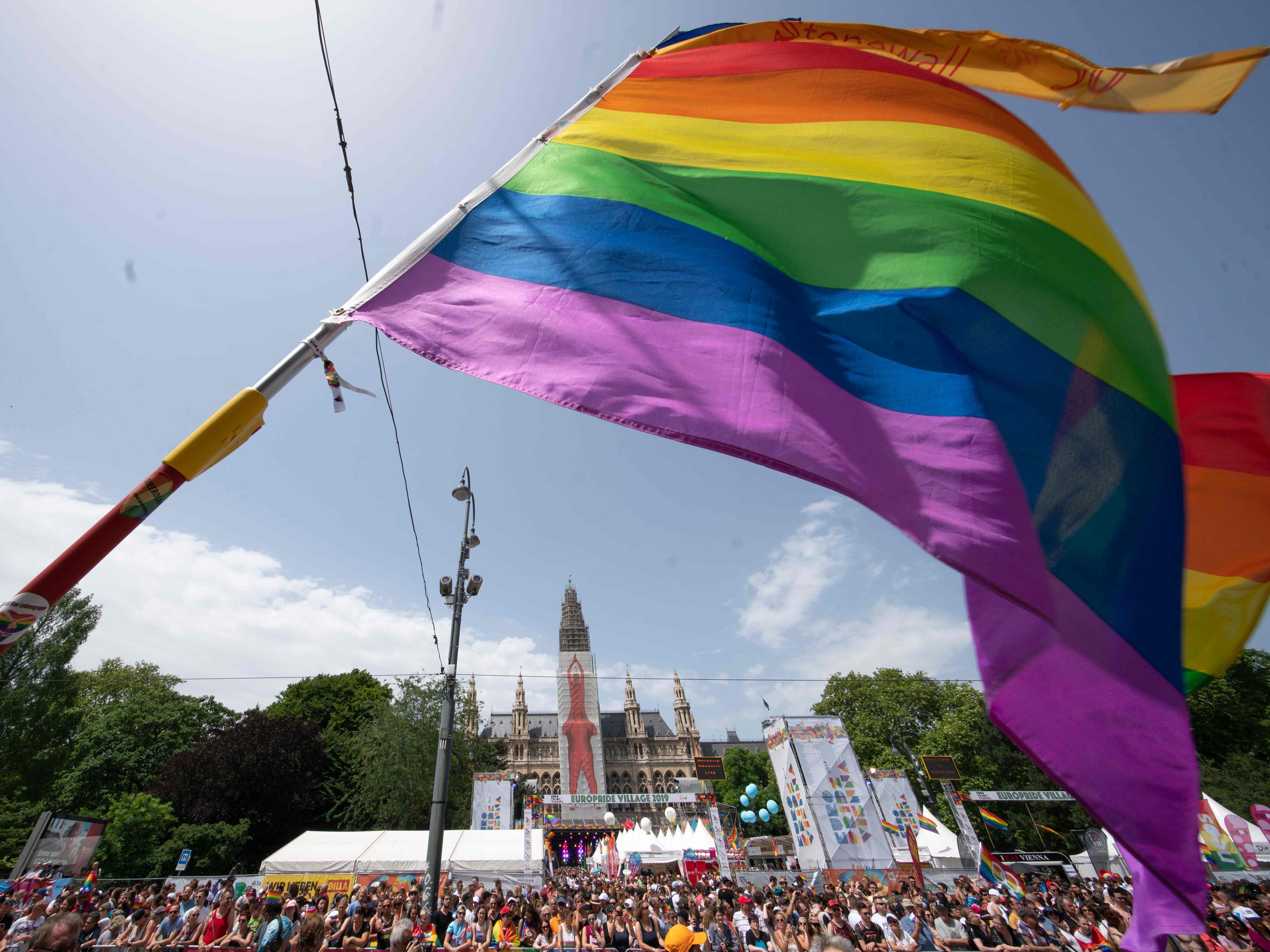 Die Parade wird am 20. Juni als Fußgänger- und Fahrrad-Demo stattfinden. Die Parade wird am 20. Juni als Fußgänger- und Fahrrad-Demo stattfinden.