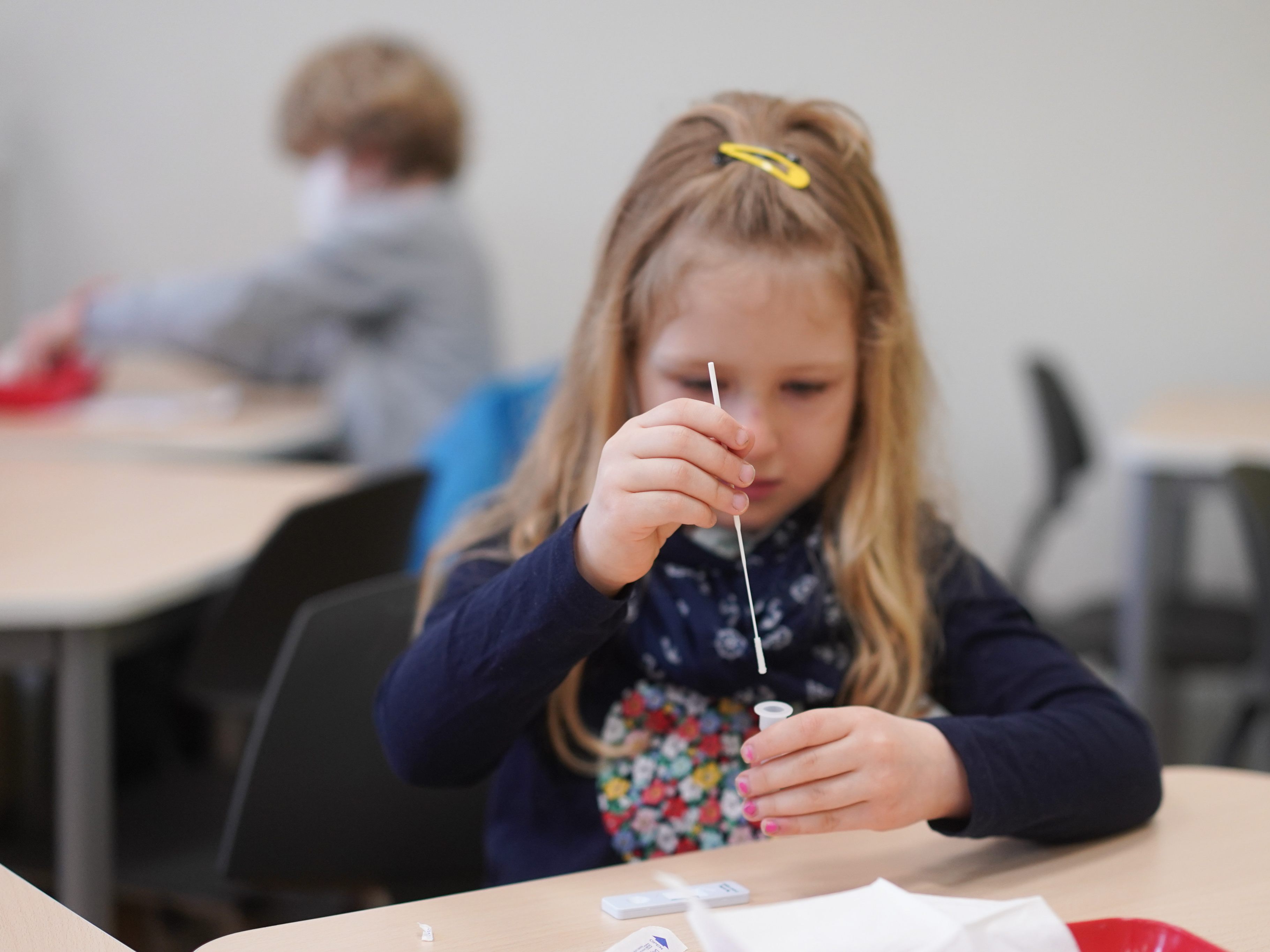 Apotheken bieten die gratis Selbsttests bereits für Kinder ab 10 Jahren an. Apotheken bieten die gratis Selbsttests bereits für Kinder ab 10 Jahren an.