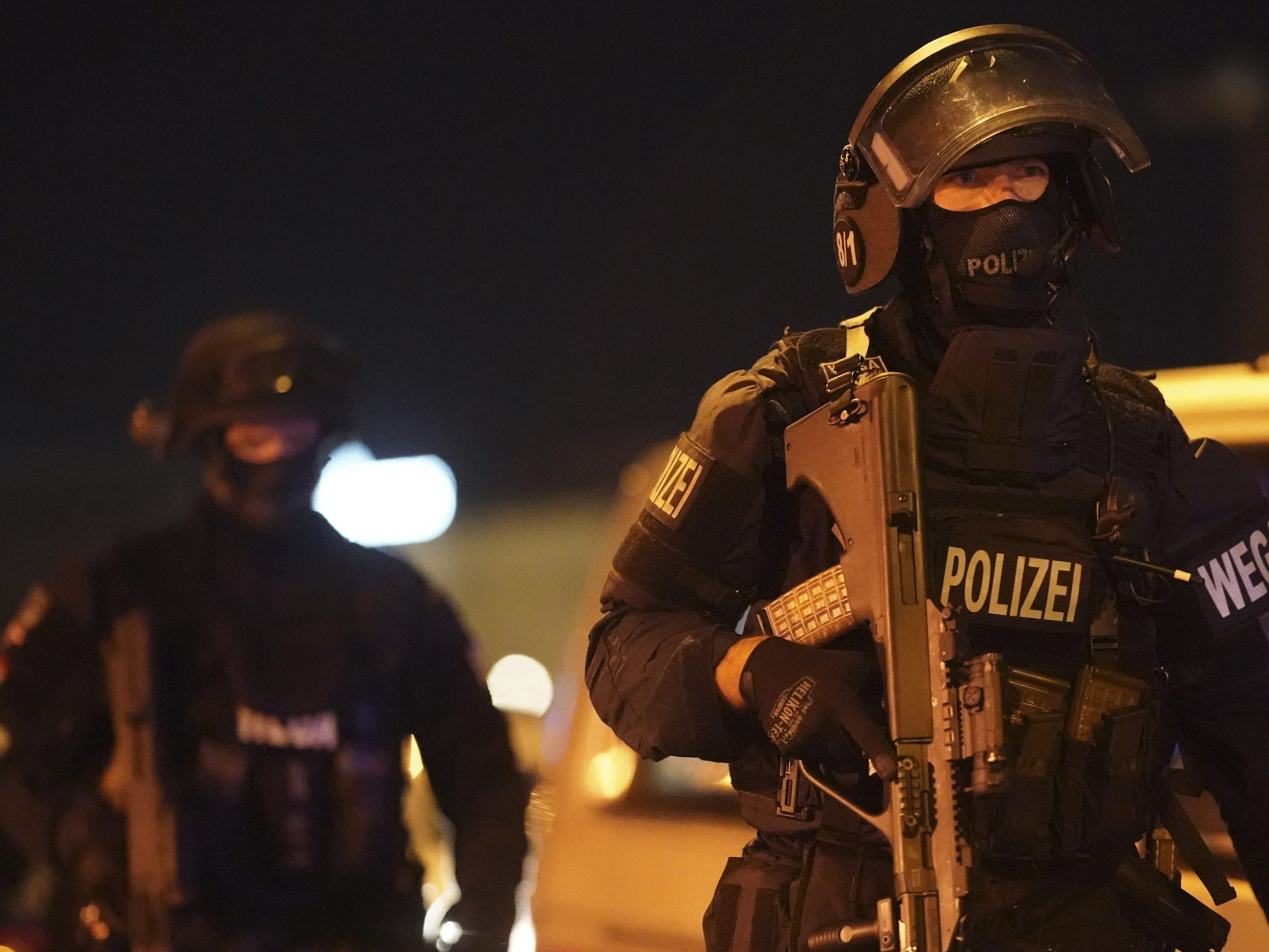 Auch die WEGA war im Einsatz, eine Fahndung verlief aber negativ. Auch die WEGA war im Einsatz, eine Fahndung verlief aber negativ.