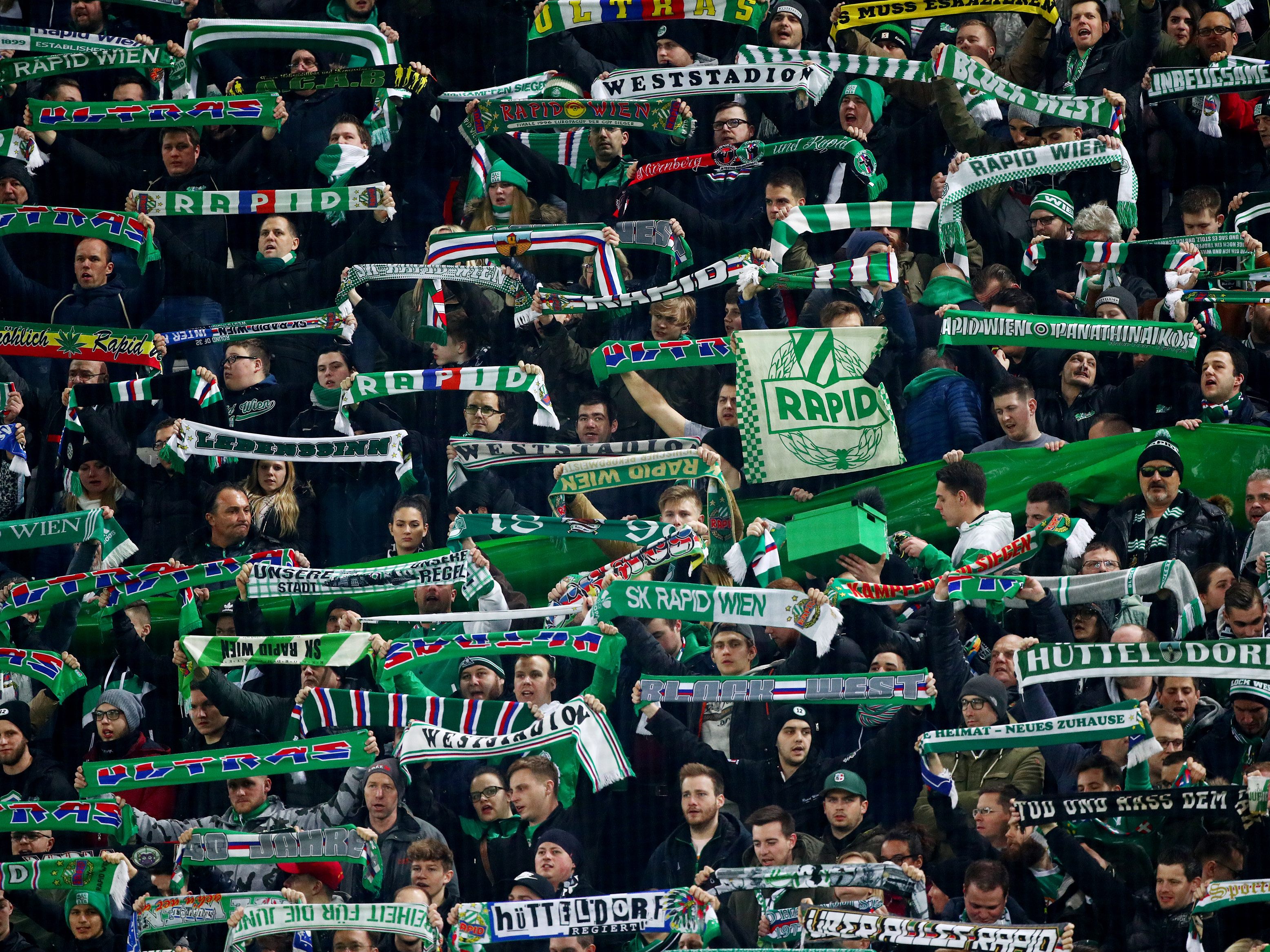 Vorfreude auf gut besuchte Stadien herrscht bei den Bundesliga-Trainern - wie etwa hier im Allianz-Stadion in Wien-Hütteldorf Vorfreude auf gut besuchte Stadien herrscht bei den Bundesliga-Trainern - wie etwa hier im Allianz-Stadion in Wien-Hütteldorf