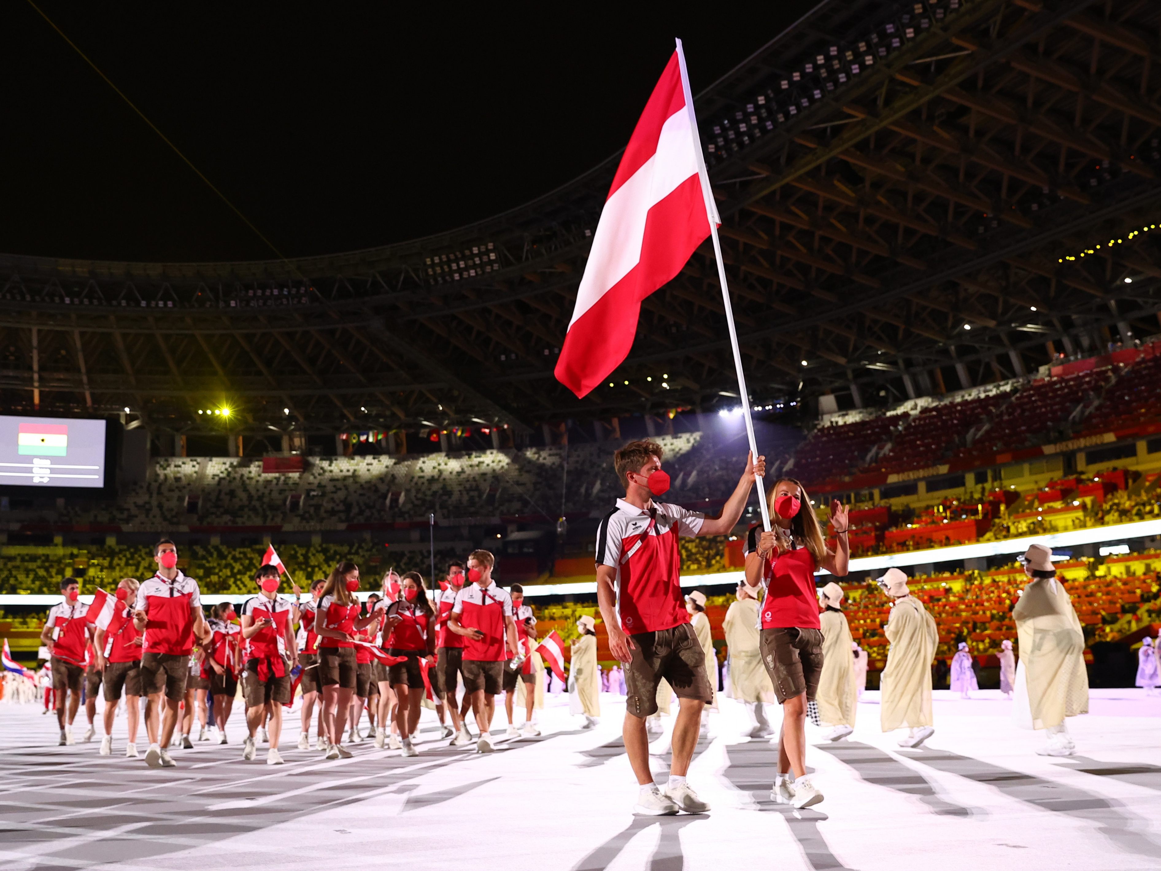 Die österreichische Fahne war bei der Eröffnung der Olympischen Spiele mit dabei. Die österreichische Fahne war bei der Eröffnung der Olympischen Spiele mit dabei.