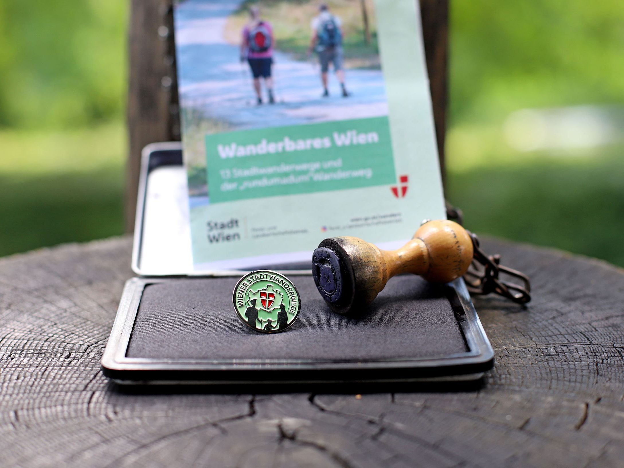 Fleißige Wanderer bekommen ab sofort die Wandernadel aus Platin verliehen. Fleißige Wanderer bekommen ab sofort die Wandernadel aus Platin verliehen.
