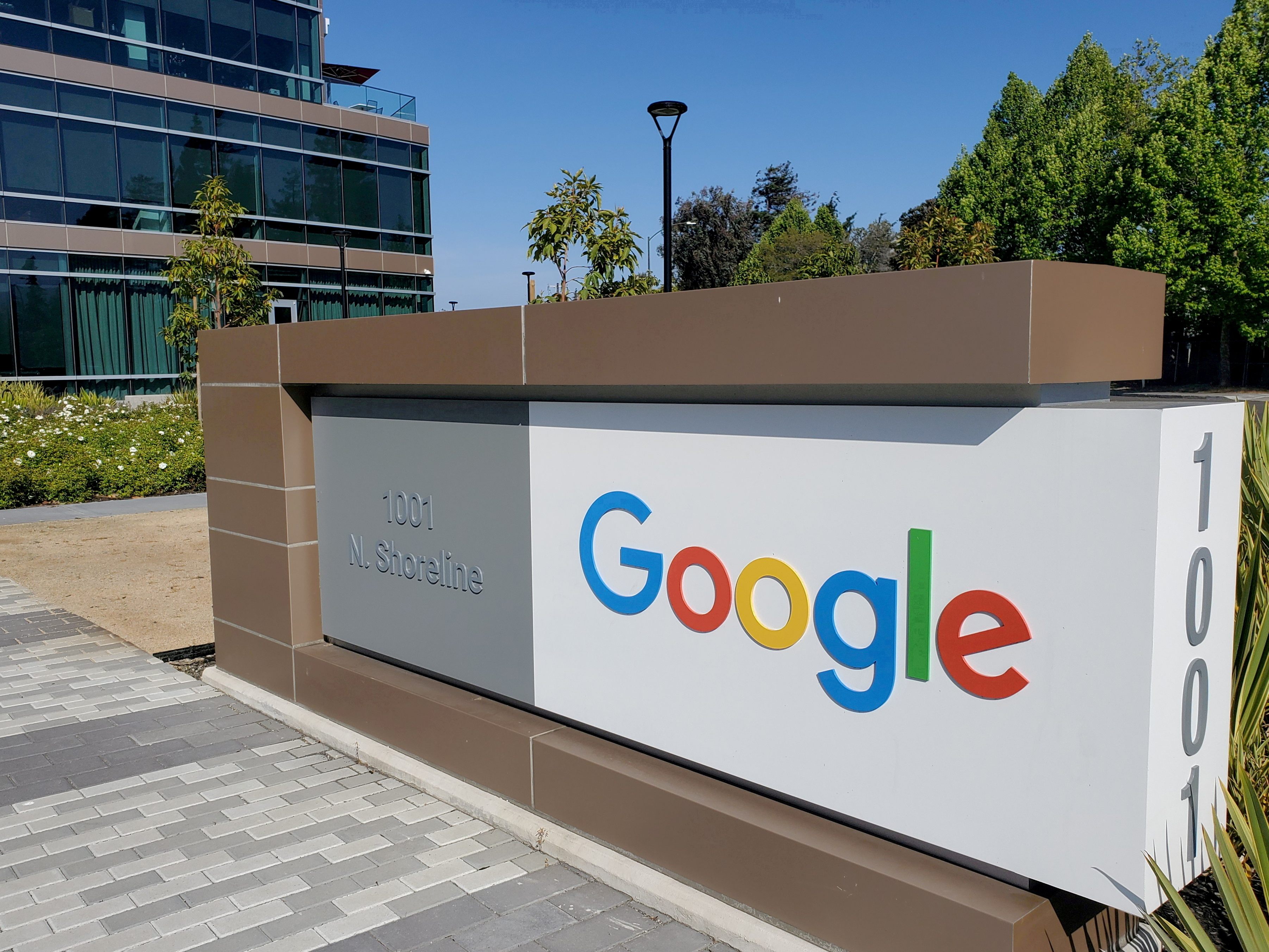 Google verhängt eine Impfpflicht für die Arbeit im Büro. Google verhängt eine Impfpflicht für die Arbeit im Büro.