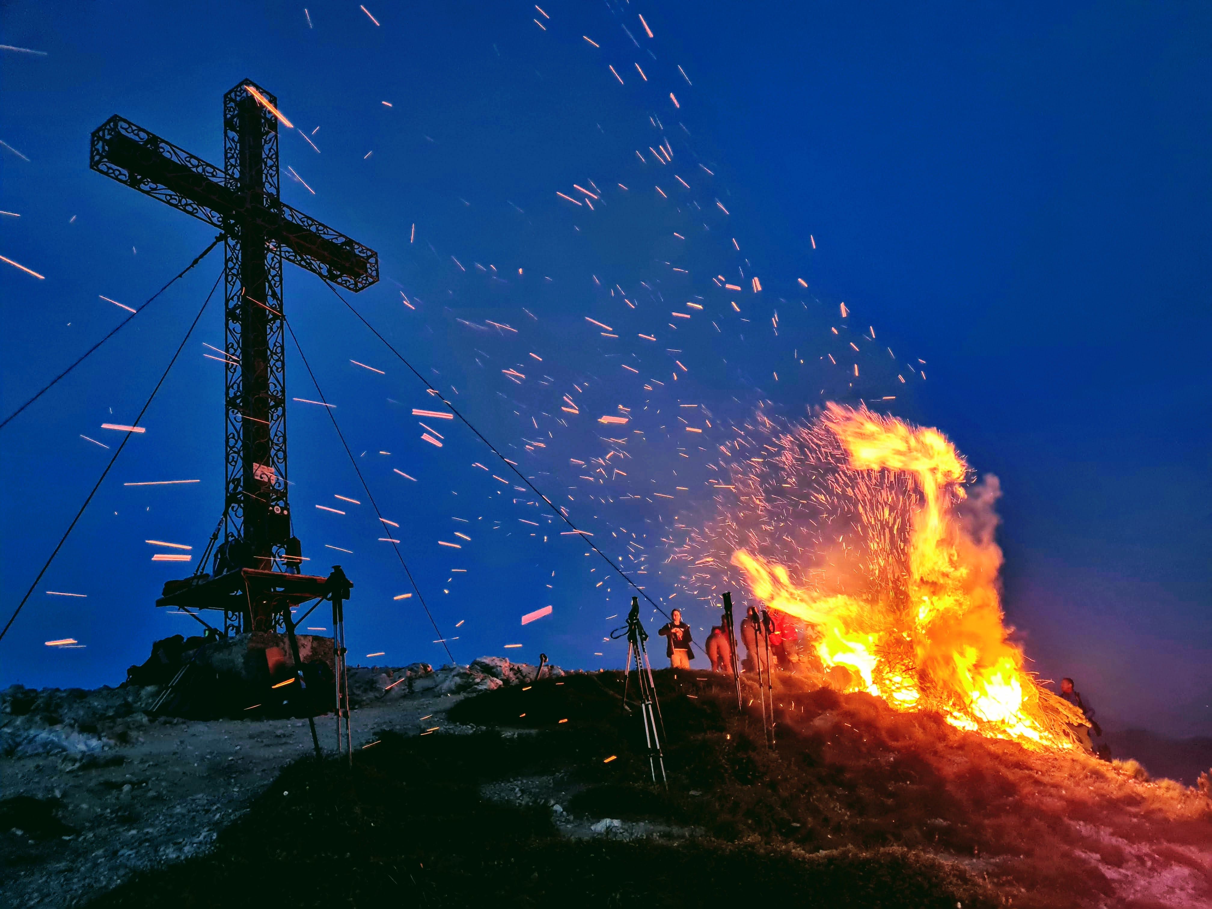 Sonnwendfeuer am Hohen Frassen