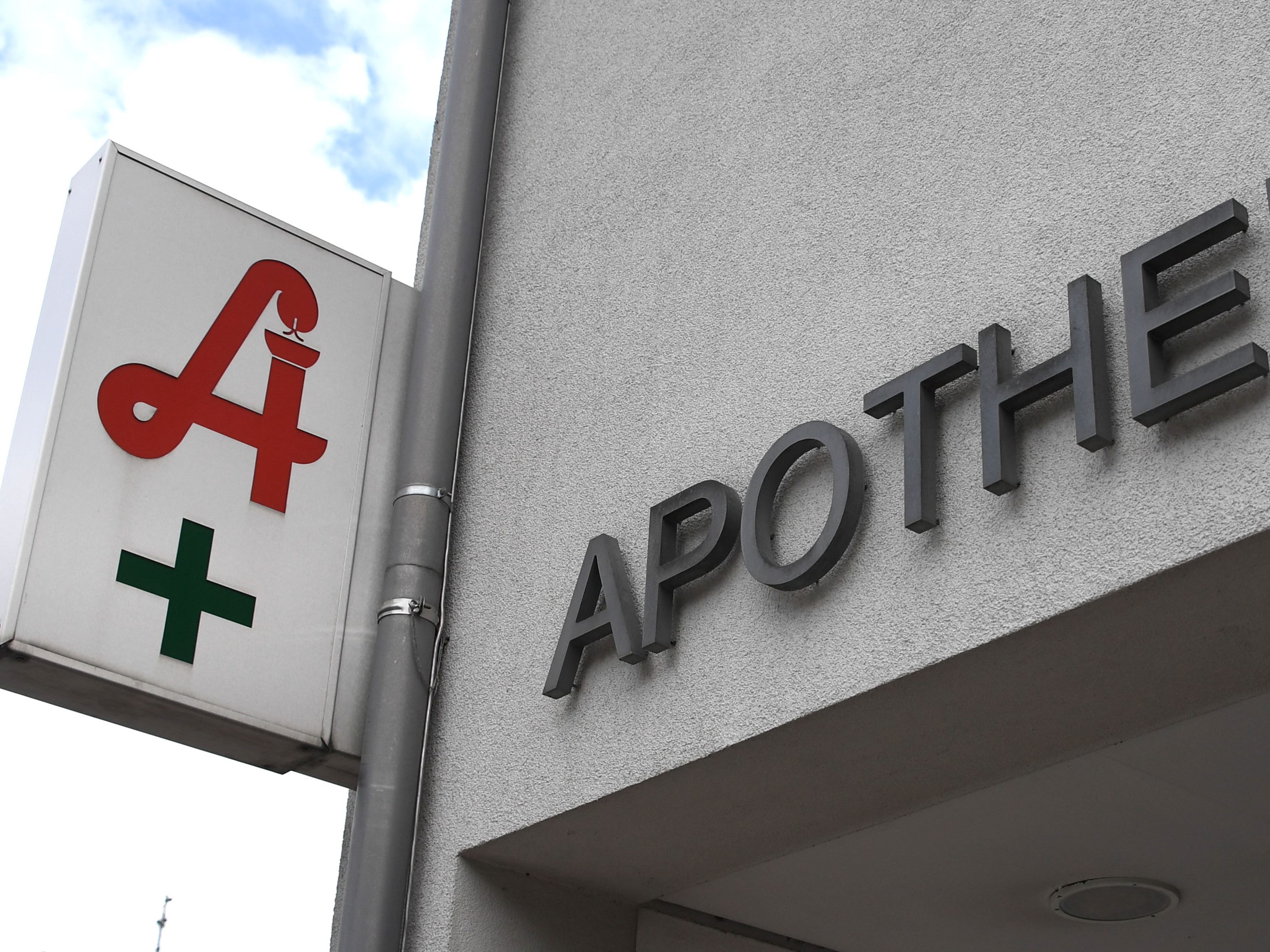 Die Apotheken stehen für weitere Leistungen zur Verfügung. Die Apotheken stehen für weitere Leistungen zur Verfügung.