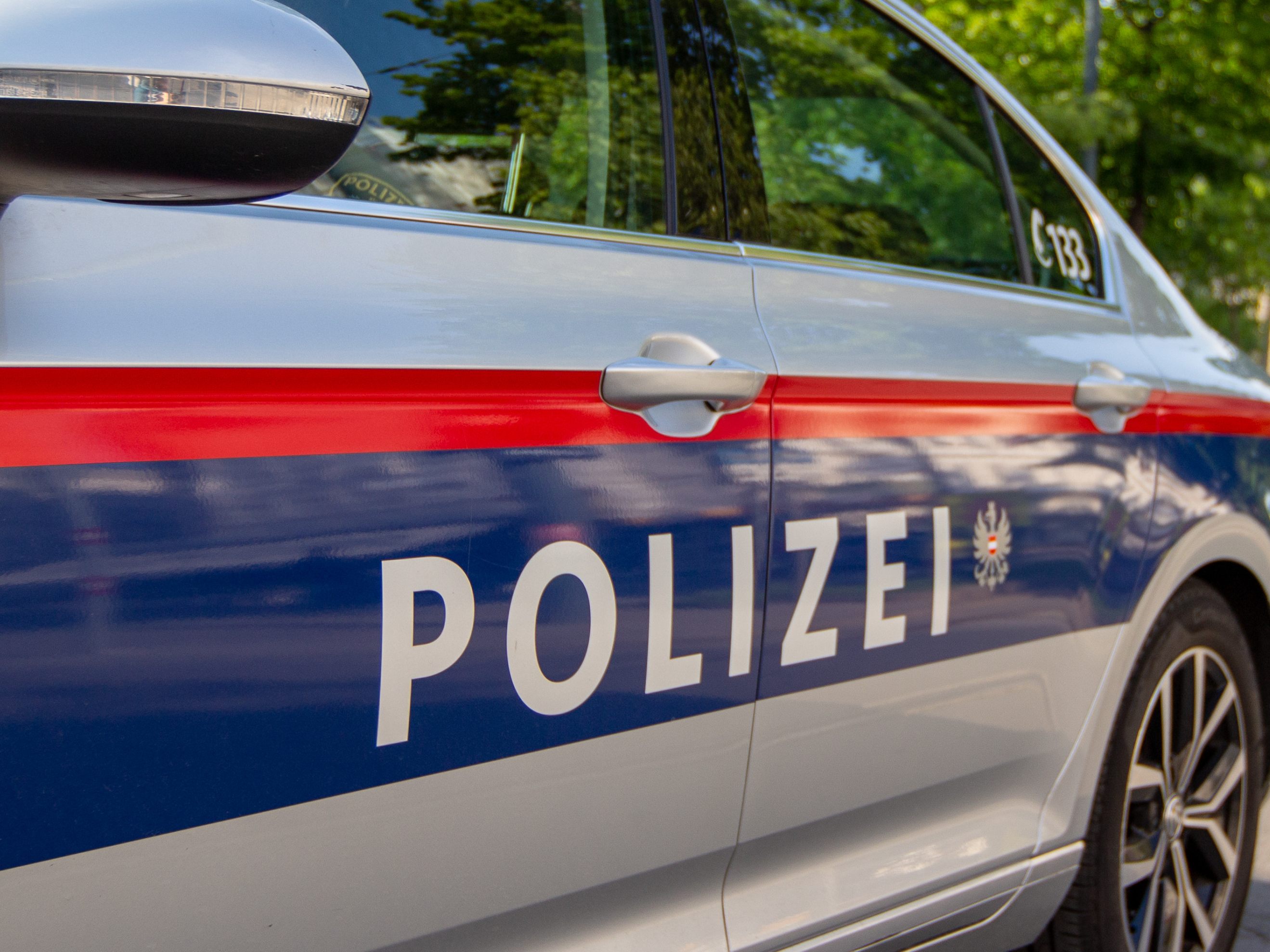 Der Mann soll eine Polizeistreife gestoppt haben.
