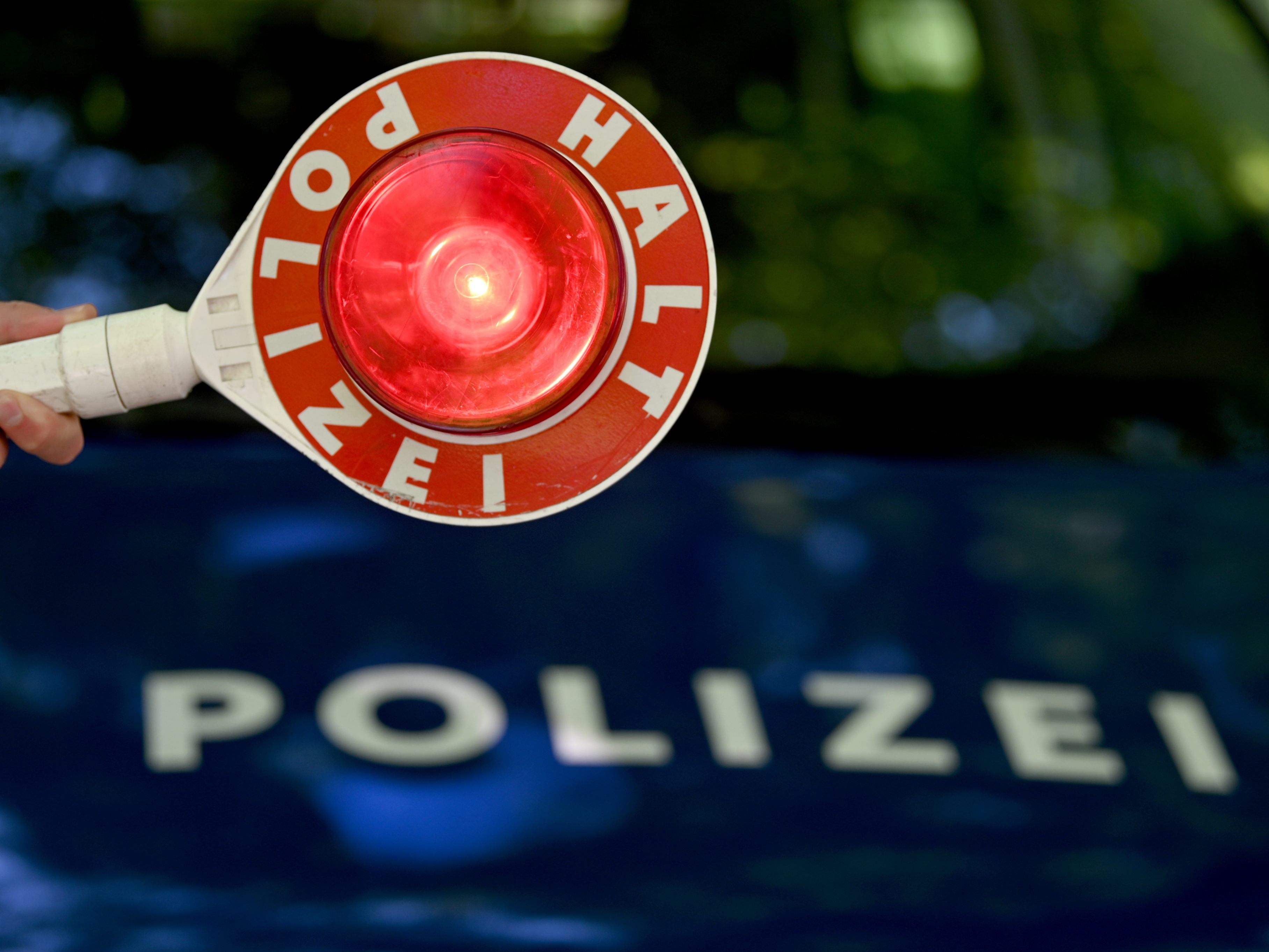 Die Polizei setzte einen Schnellrichter ein.