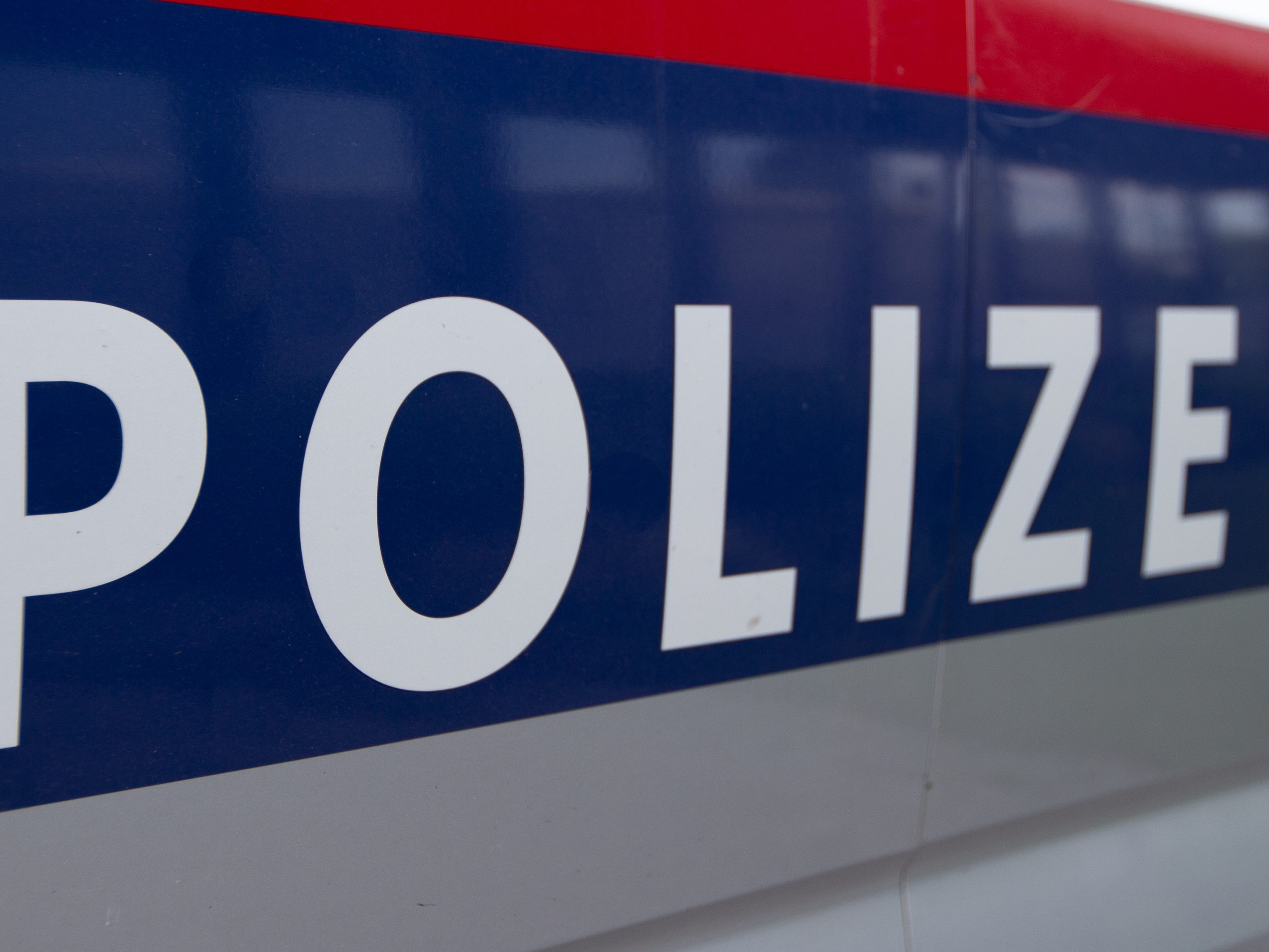 Polizisten in Wien-Donaustadt bekamen es mit einem Betrunkenen zu tun. Polizisten in Wien-Donaustadt bekamen es mit einem Betrunkenen zu tun.