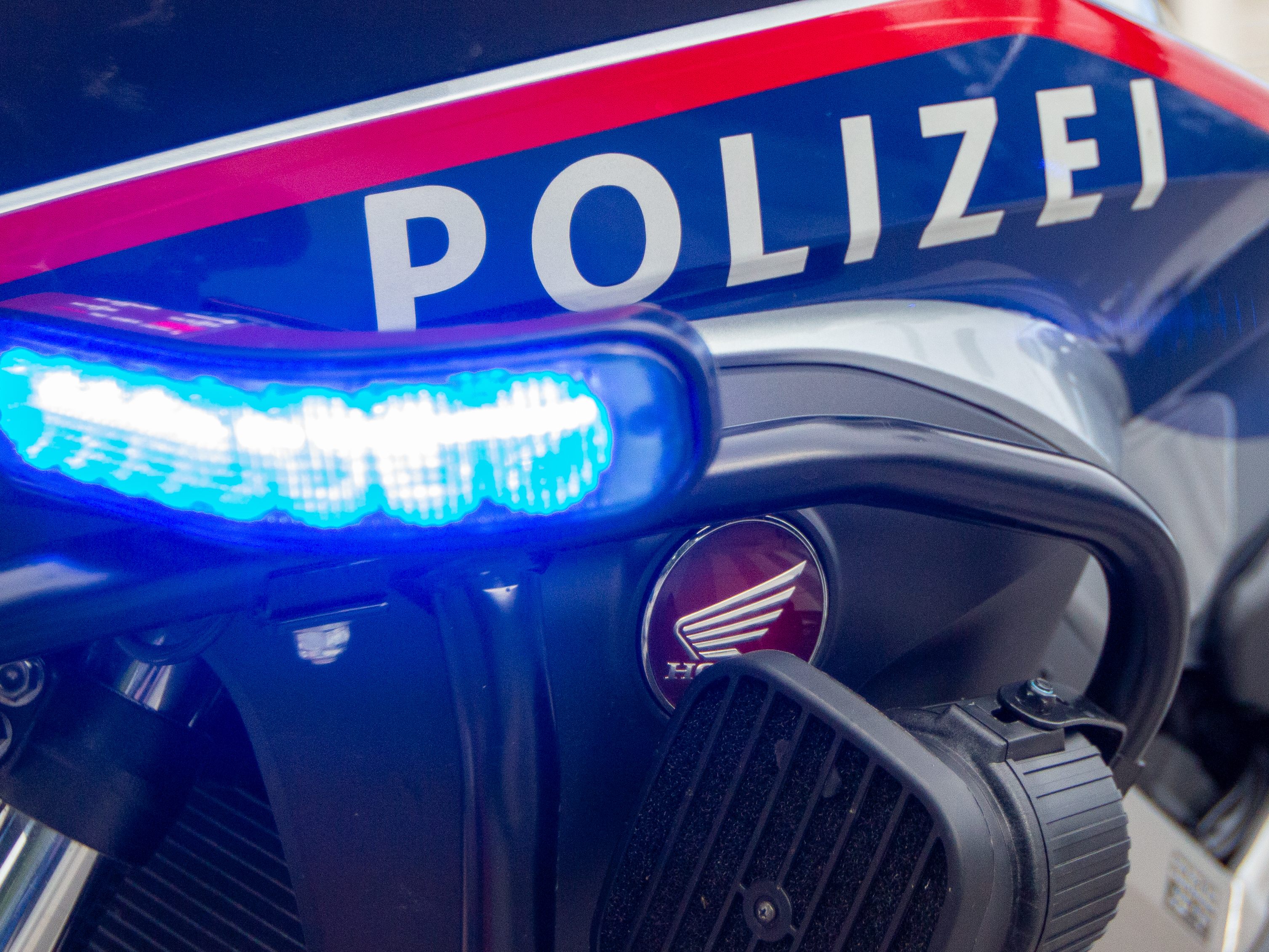 Die Polizei berichtete von zwei Unfällen. Die Polizei berichtete von zwei Unfällen.
