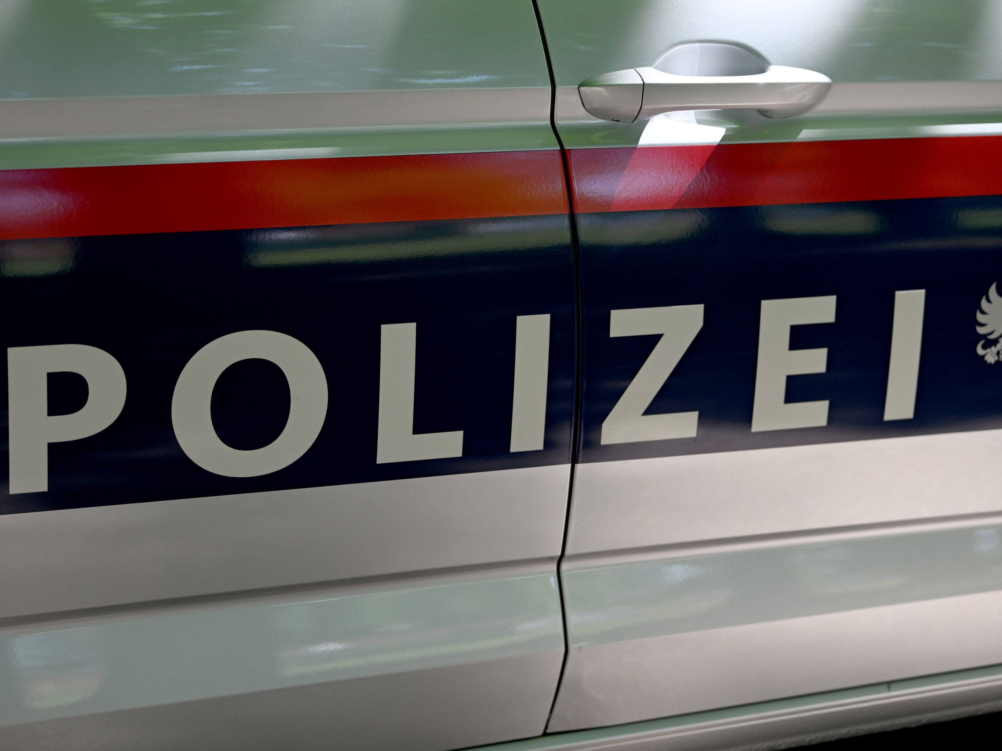 Die Polizei setzte auch einen Hubschrauber bei der Suche ein. Die Polizei setzte auch einen Hubschrauber bei der Suche ein.
