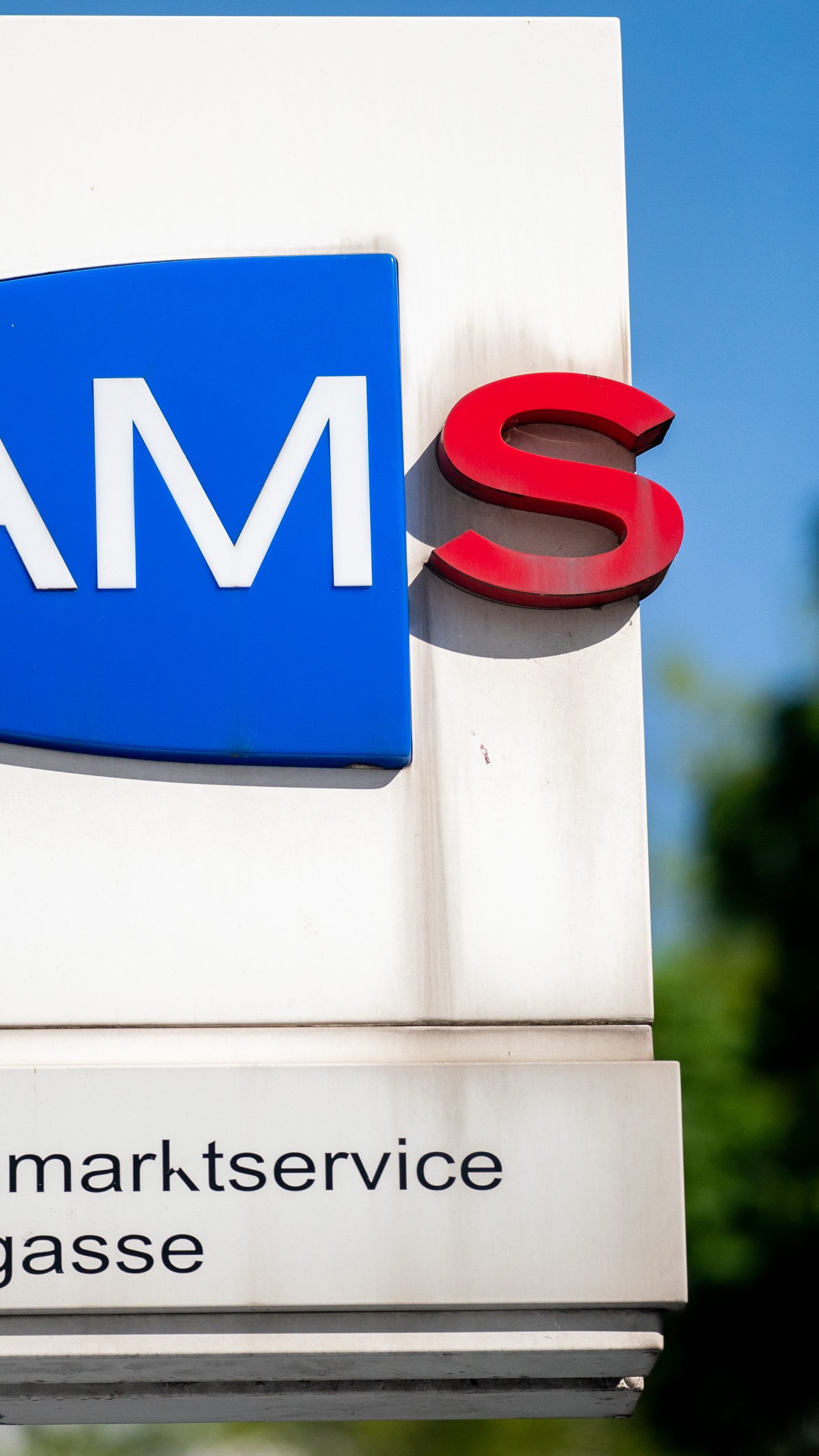 Wöchentliche Arbeitslosenzahlen auf 349.471 leicht gesunken.