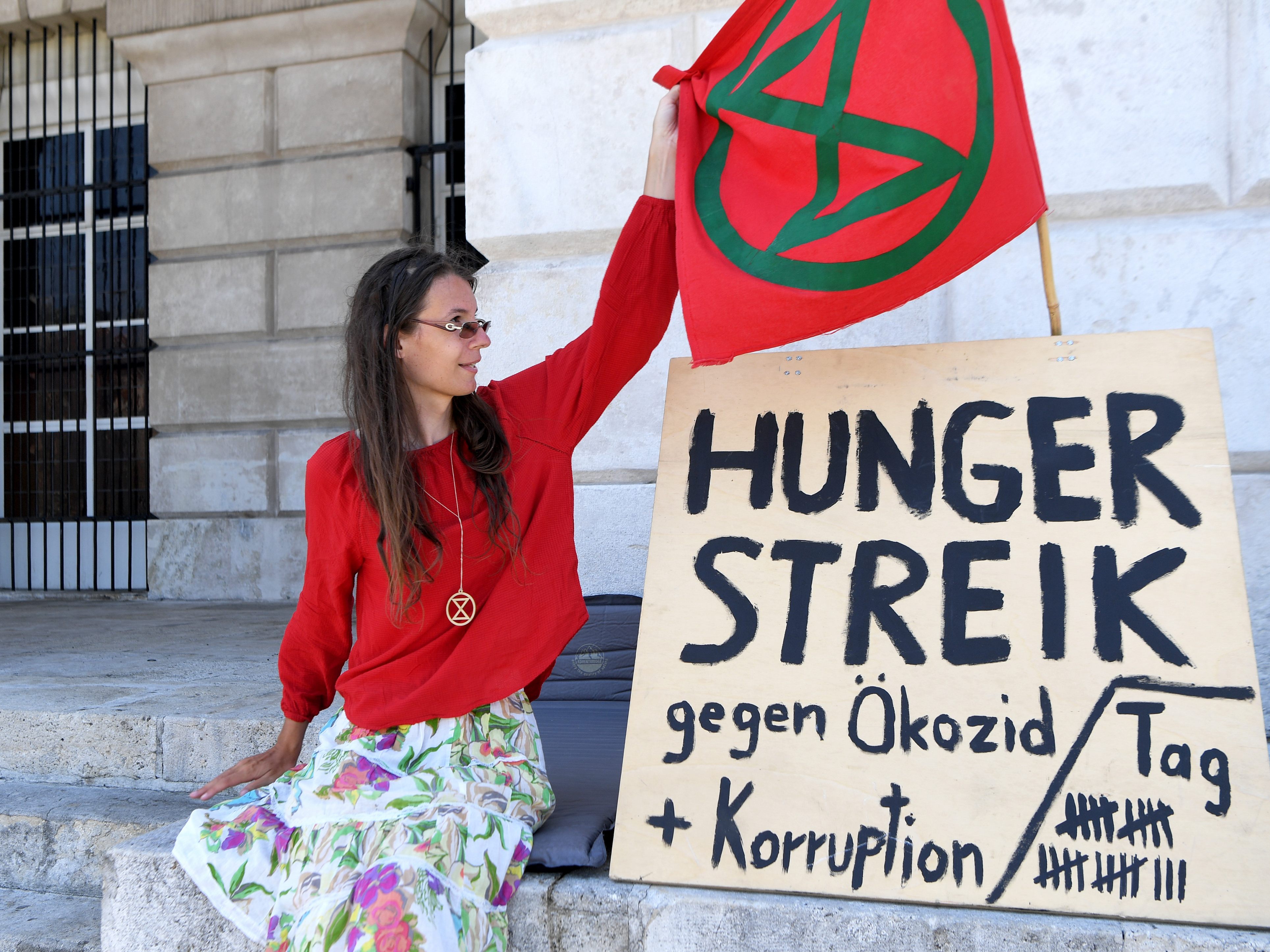 Klimaaktivistin Krumpeck setzte Hungerstreik in Wien aus. Klimaaktivistin Krumpeck setzte Hungerstreik in Wien aus.