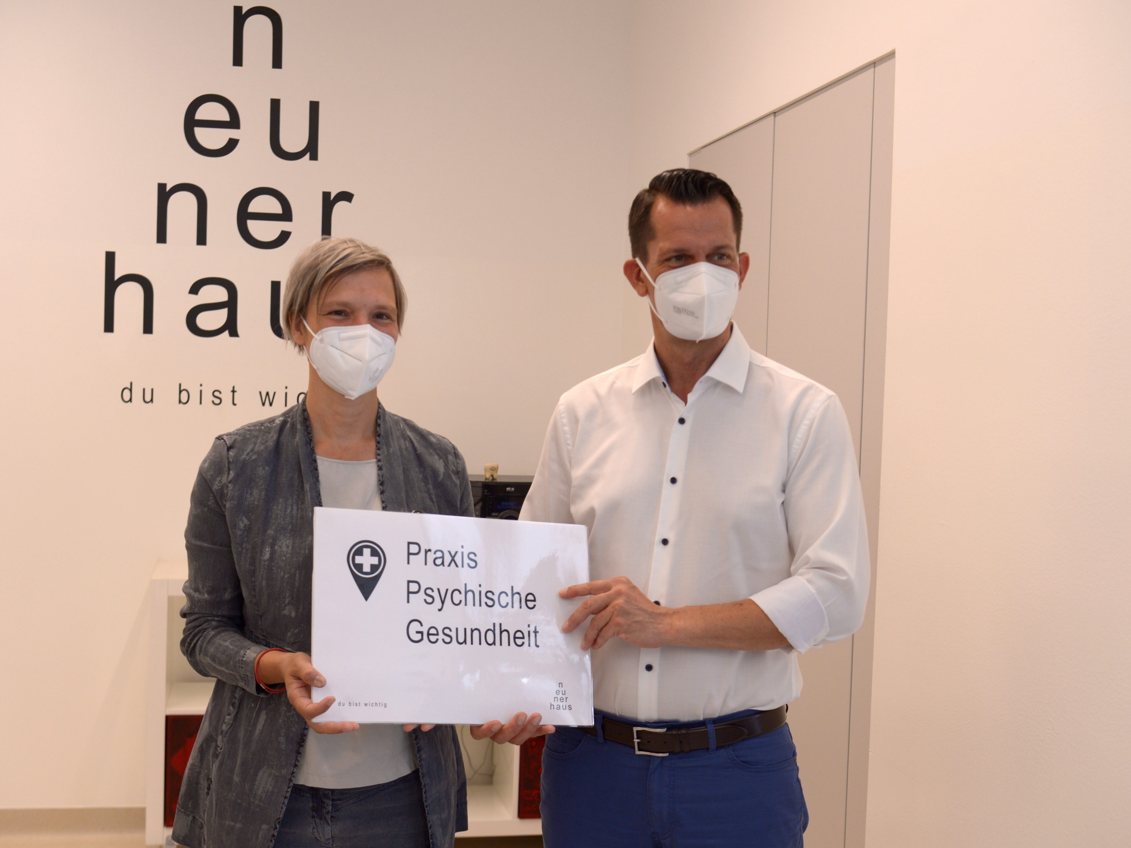 Sozialminister Mückstein stattete der Praxis einen Besuch ab.