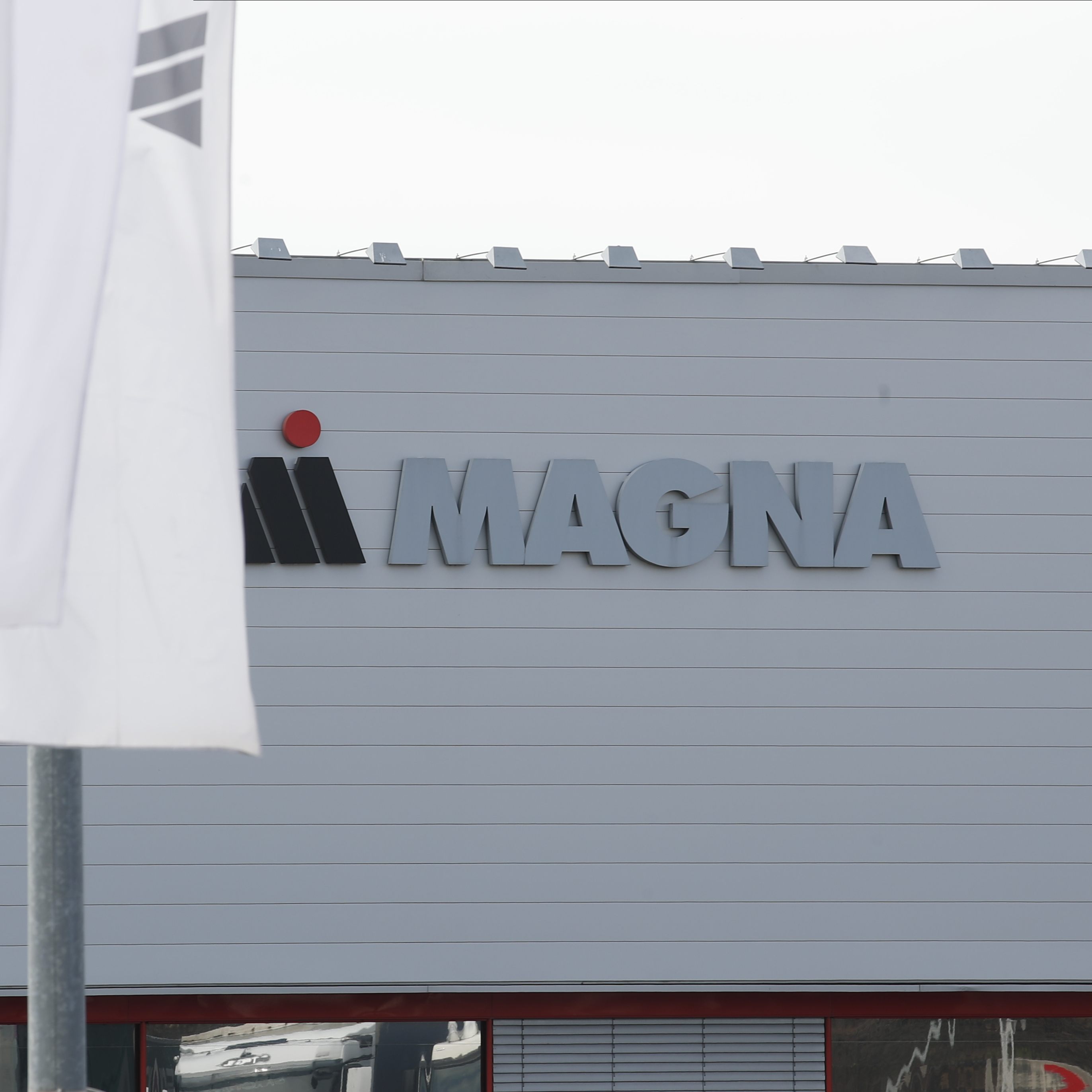 Magna kauft alle Aktien des schwedischen Sicherheitstechnologie-Unternehmens