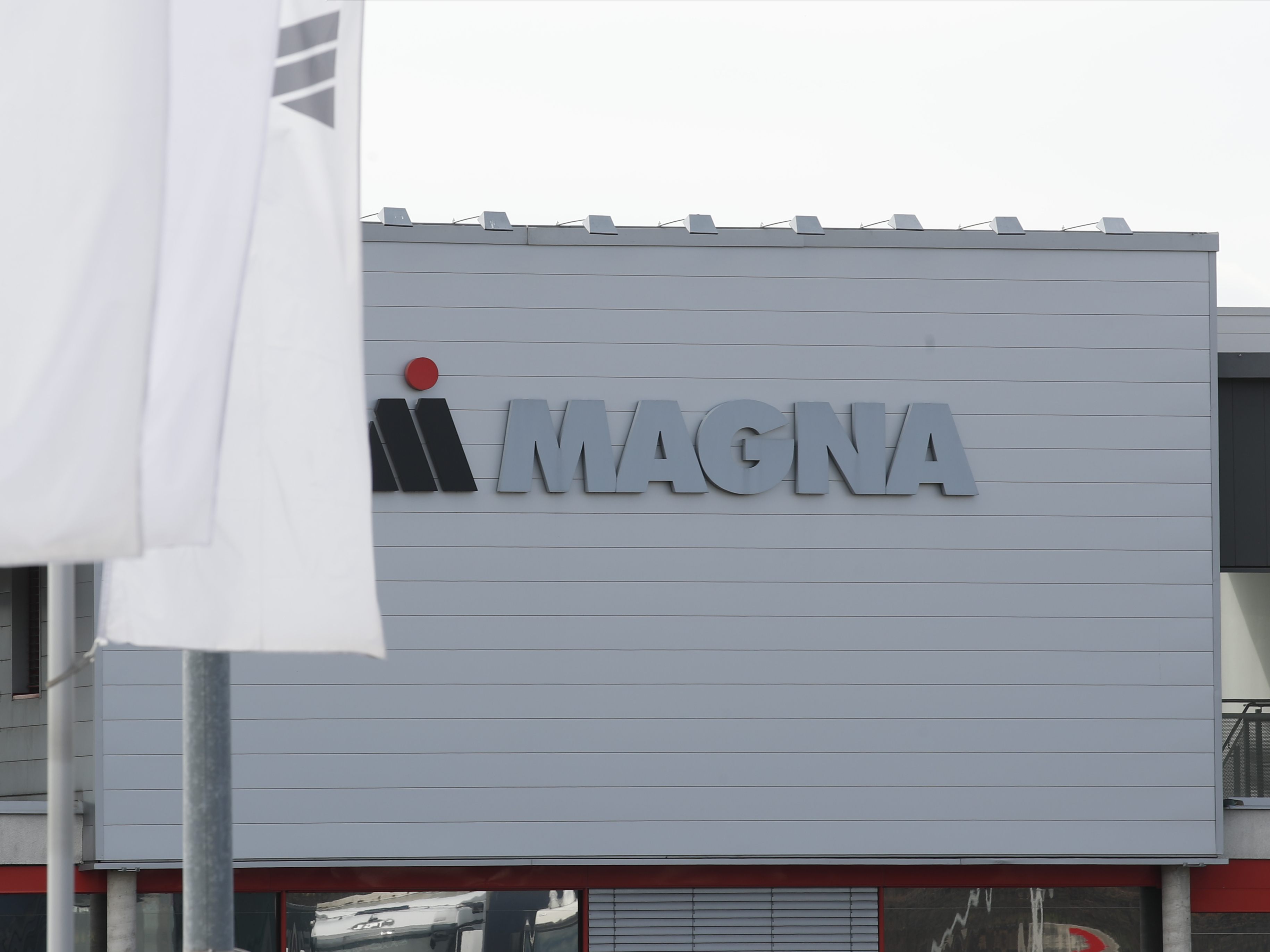 Magna kauft alle Aktien des schwedischen Sicherheitstechnologie-Unternehmens