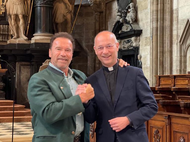 Arnold Schwarzenegger spielte im Wiener Stephansdom die Orgel. Arnold Schwarzenegger spielte im Wiener Stephansdom die Orgel.