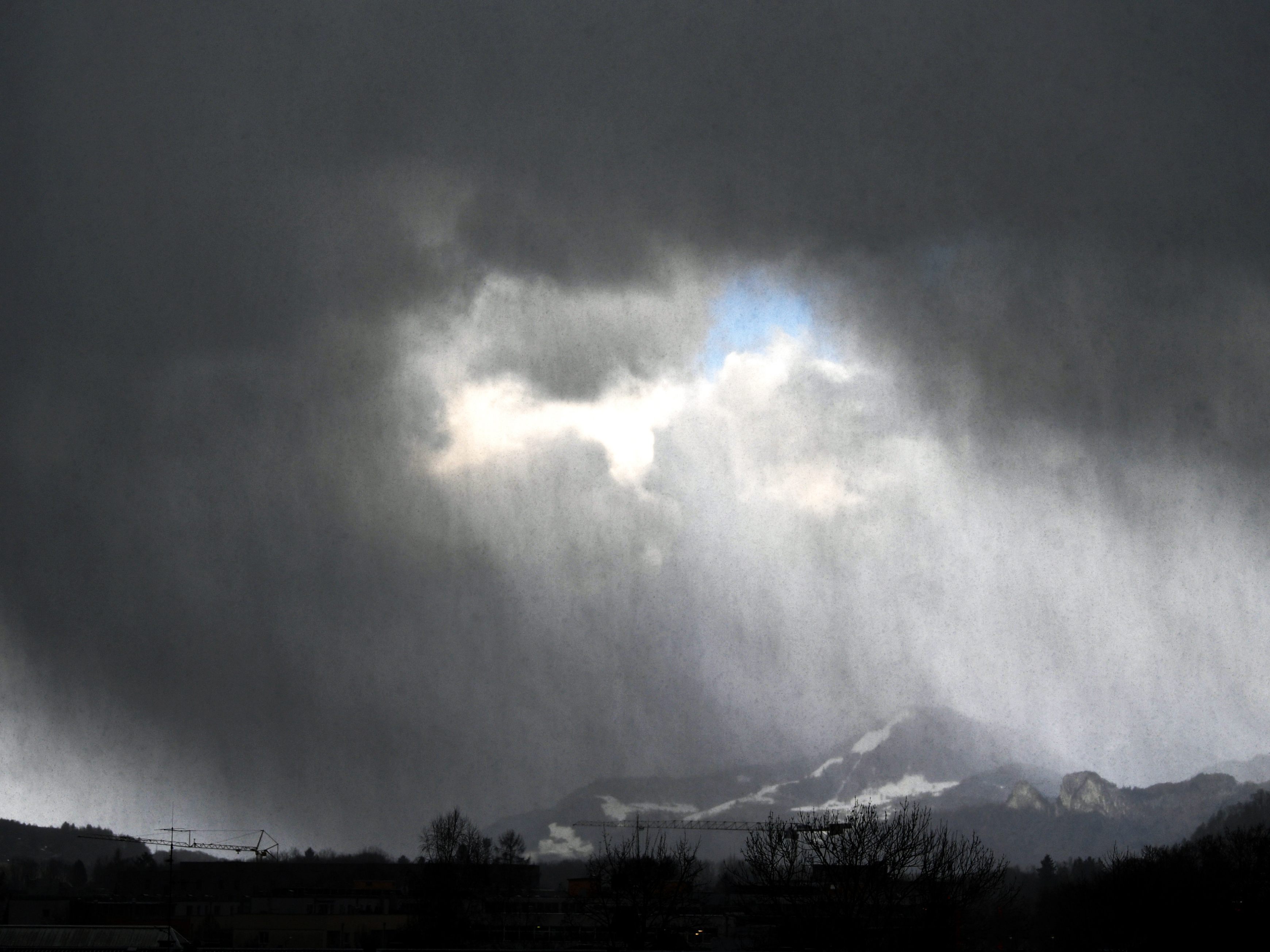 Düstere Wetteraussichten für das Wochenende in Österreich.