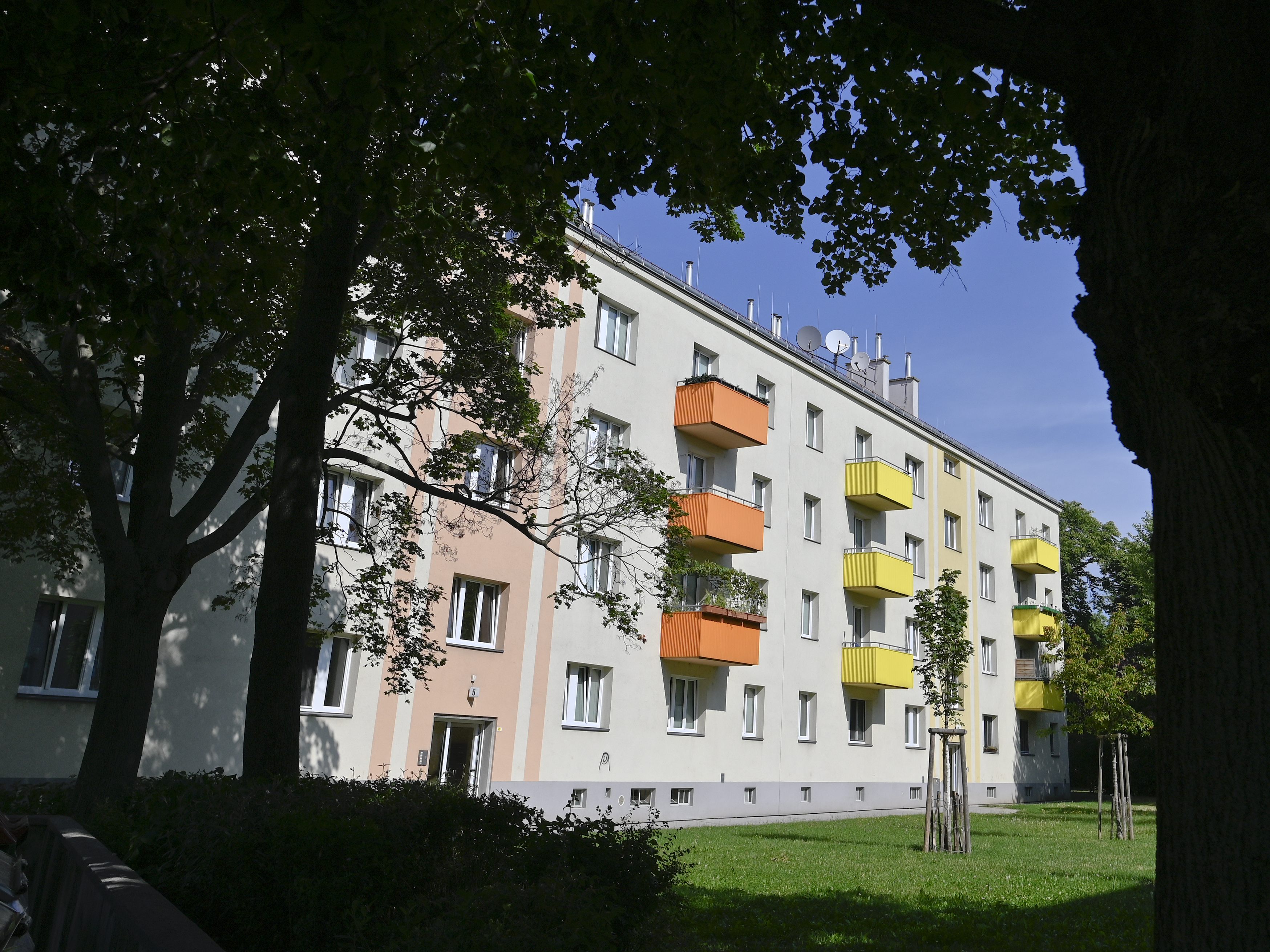 Das Kind starb nach einem Sturz aus einem Fenster in Wien-Floridsdorf.