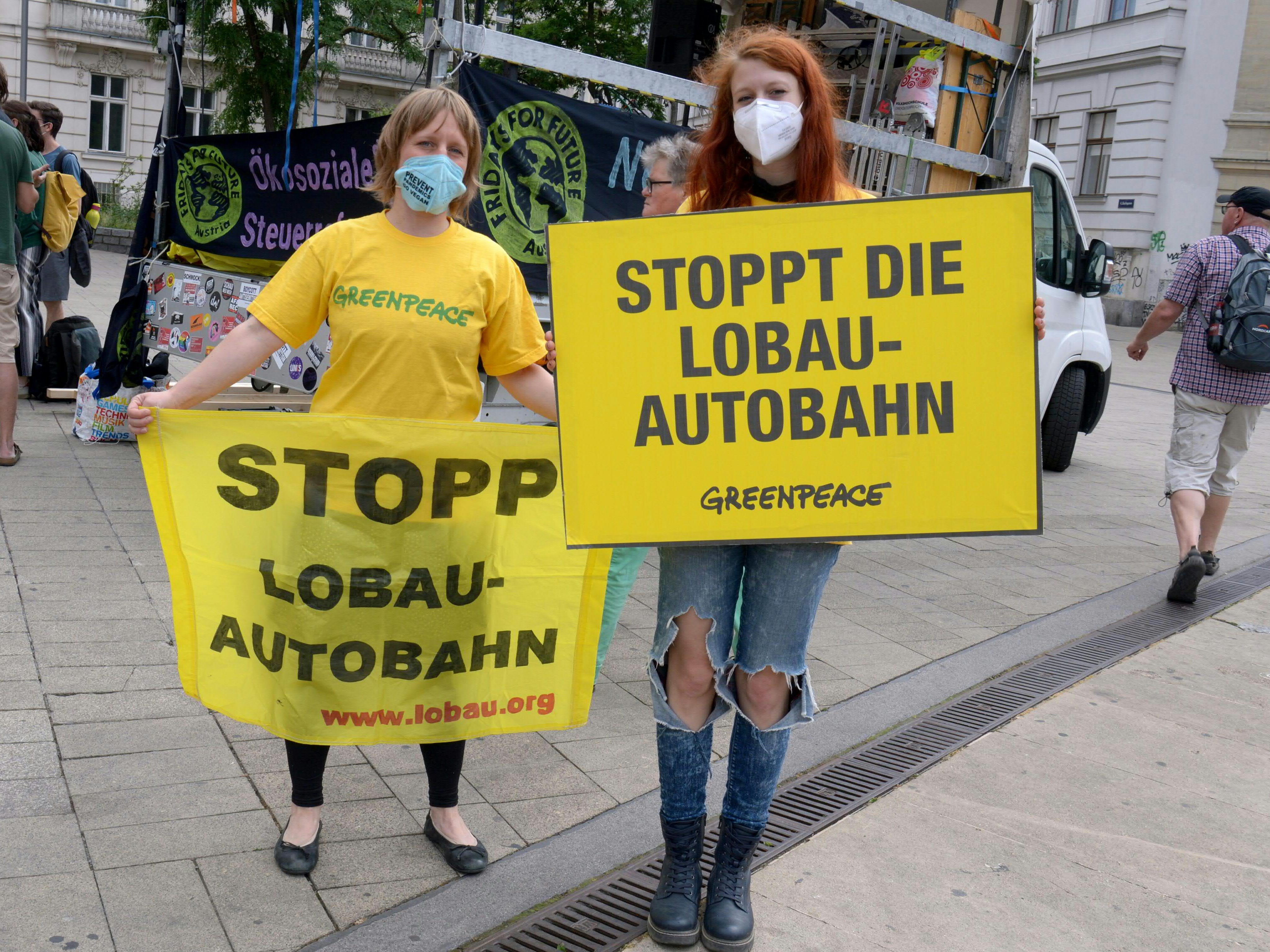 Laut Veranstalter "mehrere tausend" Teilnehmer bei Lobau-Demo in Wien. Laut Veranstalter "mehrere tausend" Teilnehmer bei Lobau-Demo in Wien.