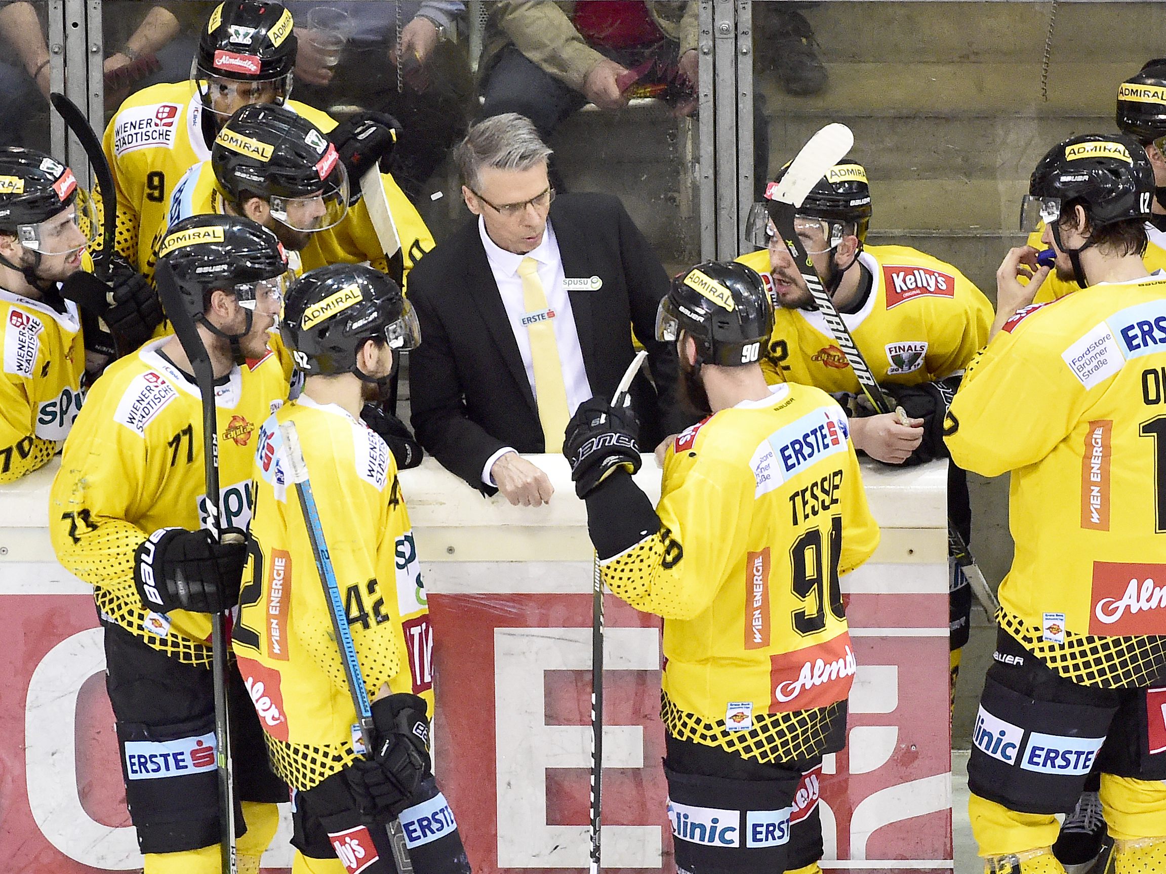 Die Caps erhalten Verstärkung von Stürmer Matt Neal. Die Caps erhalten Verstärkung von Stürmer Matt Neal.