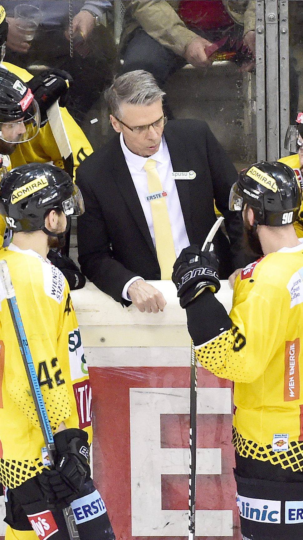 Die Caps erhalten Verstärkung von Stürmer Matt Neal.