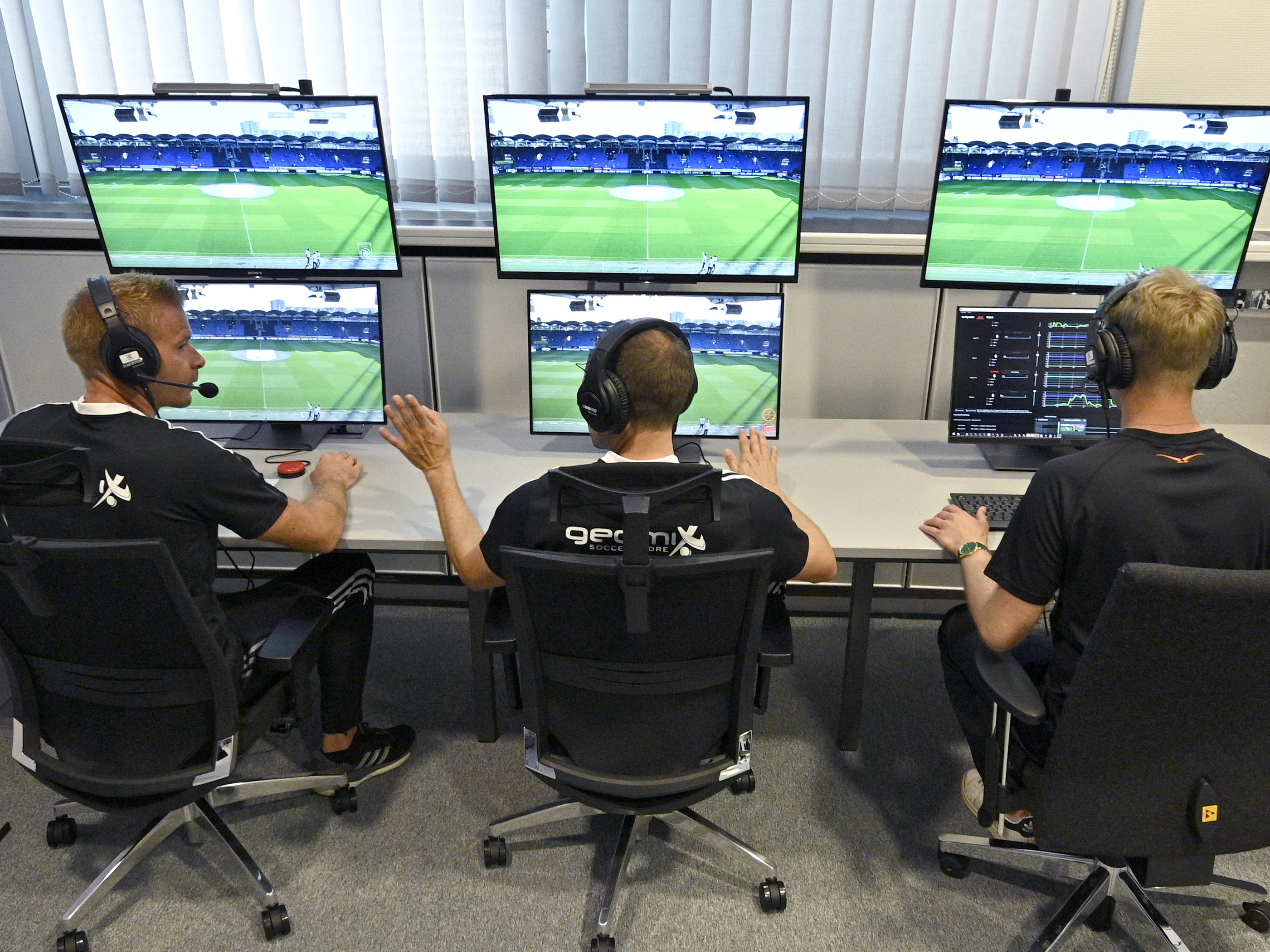 Der VAR war in der Fußball-Bundesliga erstmals aktiv. Der VAR war in der Fußball-Bundesliga erstmals aktiv.