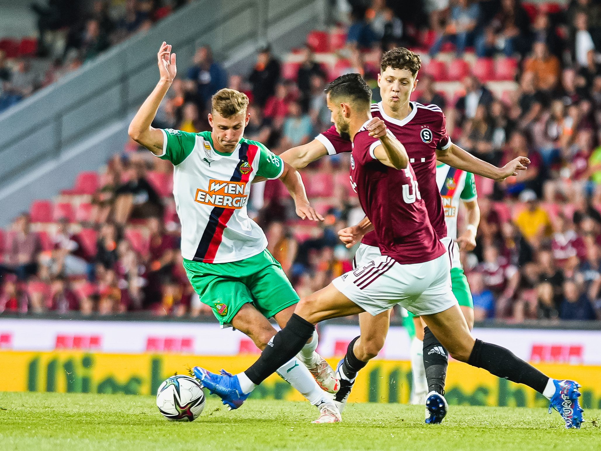 Aus der CL-Traum: Rapid Wien verliert mit 0:2 gegen Sparta Prag. Aus der CL-Traum: Rapid Wien verliert mit 0:2 gegen Sparta Prag.
