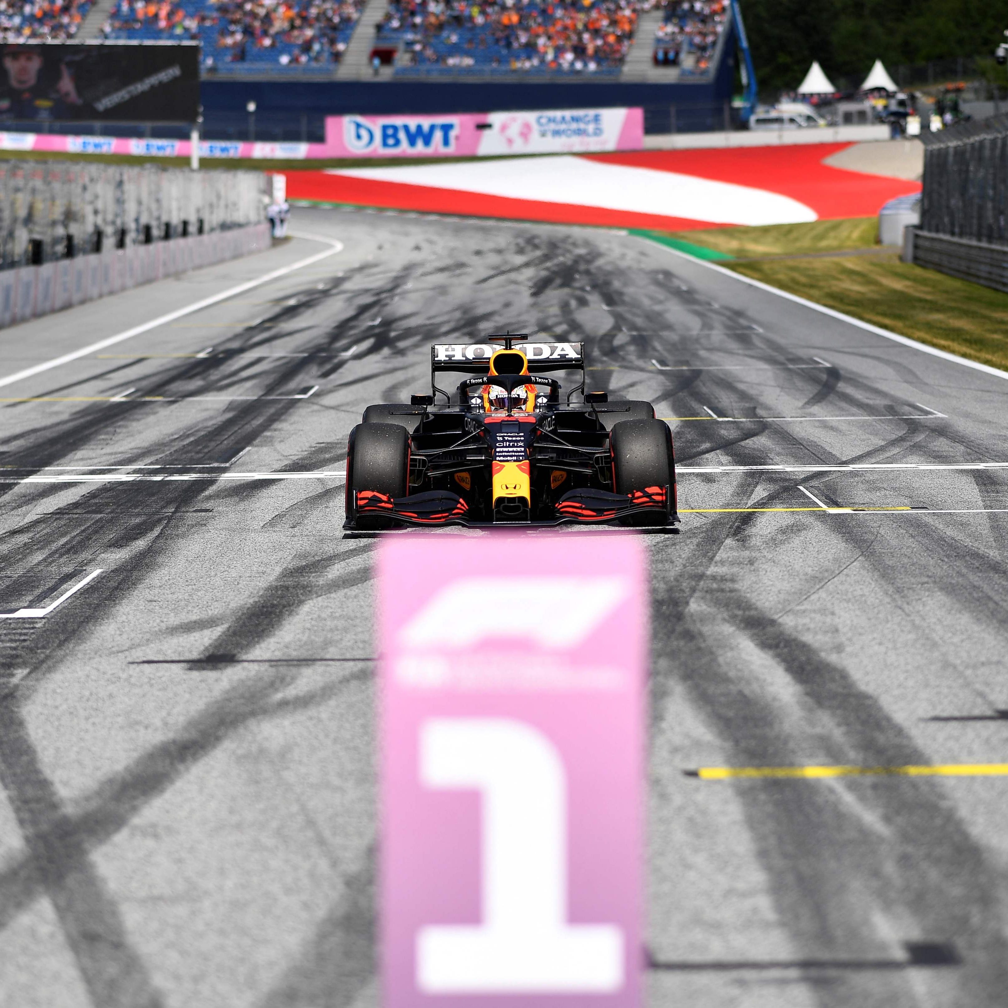 Max Verstappen startet am Sonntag aus der Pole Position.