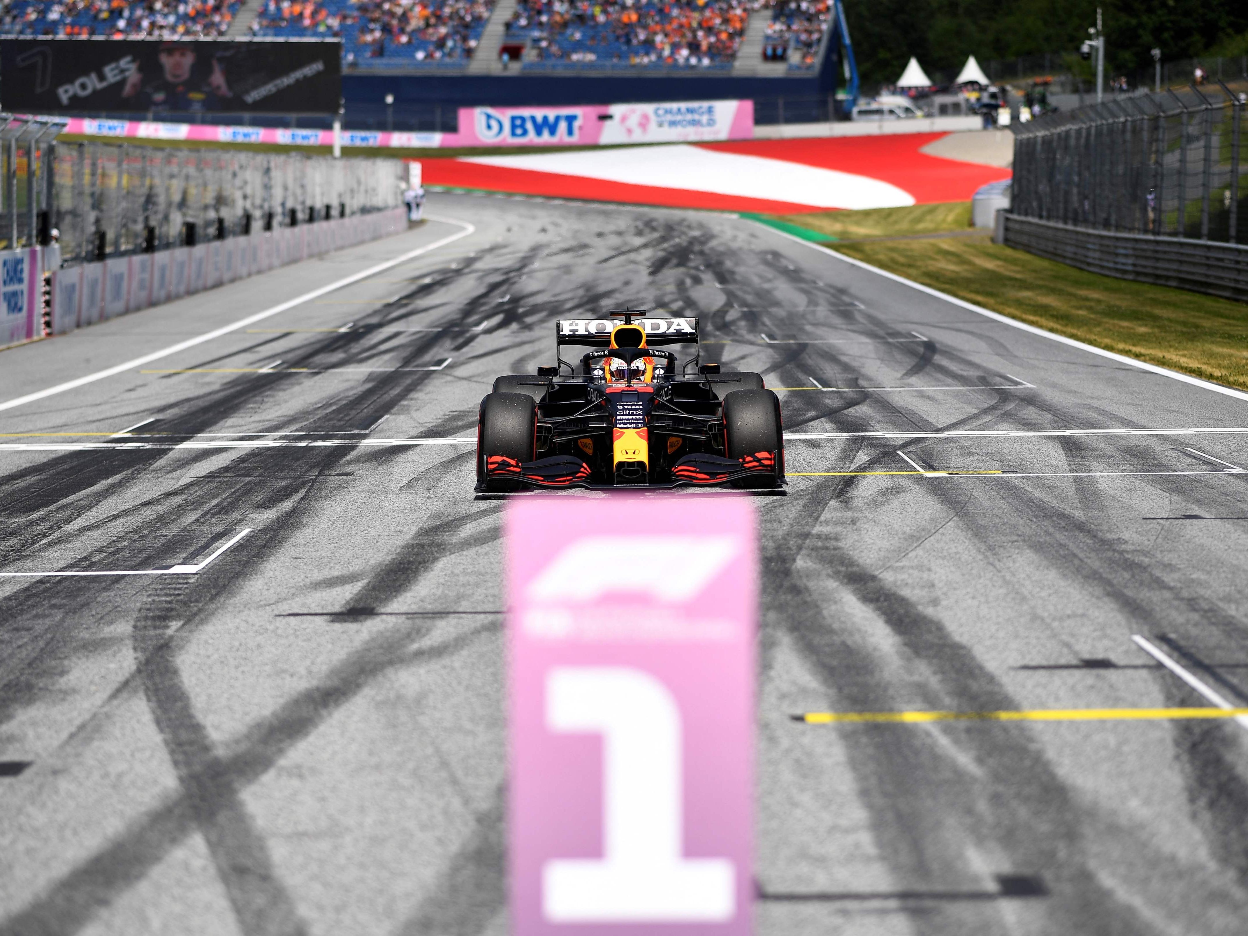 Max Verstappen startet am Sonntag aus der Pole Position.