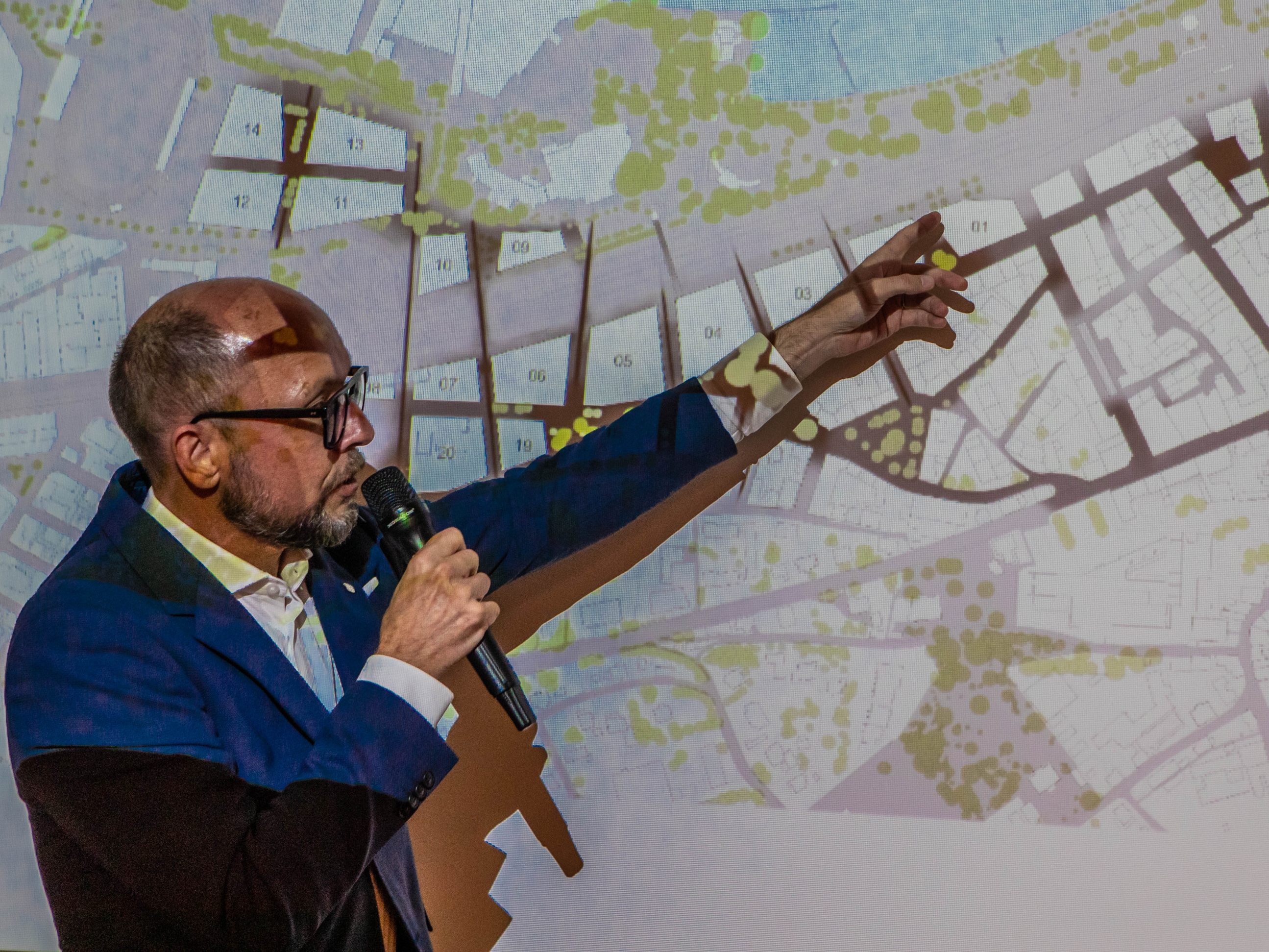 Bürgermeister Michael Ritsch stellt den Plan für "Bregenz Mitte" vor. Bürgermeister Michael Ritsch stellt den Plan für "Bregenz Mitte" vor.