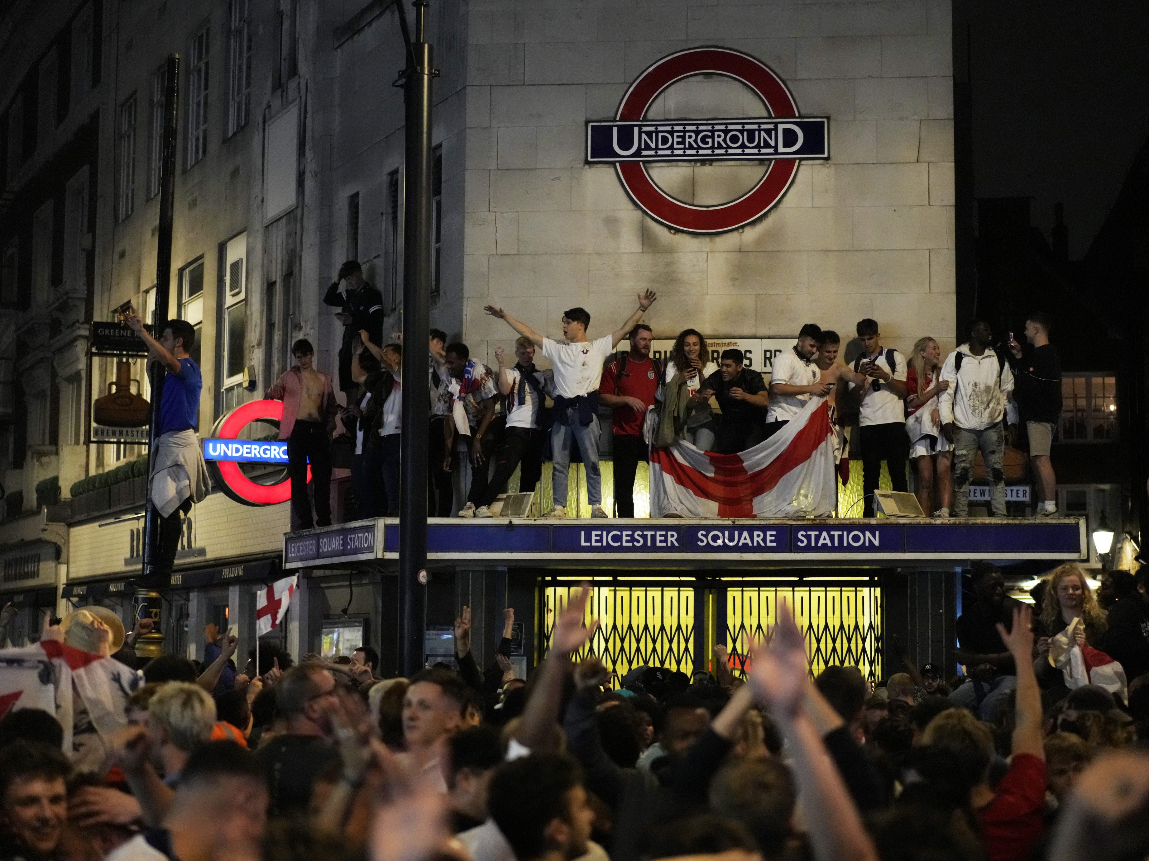 England steht im EM-Finale: In London wurde ordentlich gefeiert. England steht im EM-Finale: In London wurde ordentlich gefeiert.