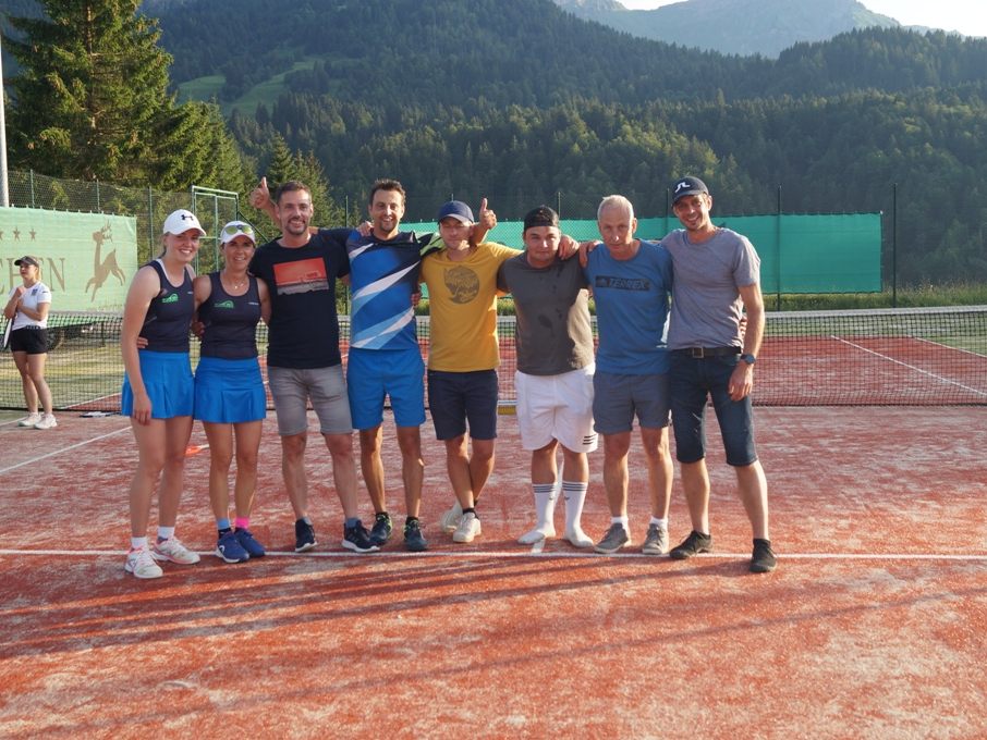 Die Cracks vom TC Riefensberg sicherten sich erstmals den Meistertitel im Bregenzerwälder Mannschaftstennis.