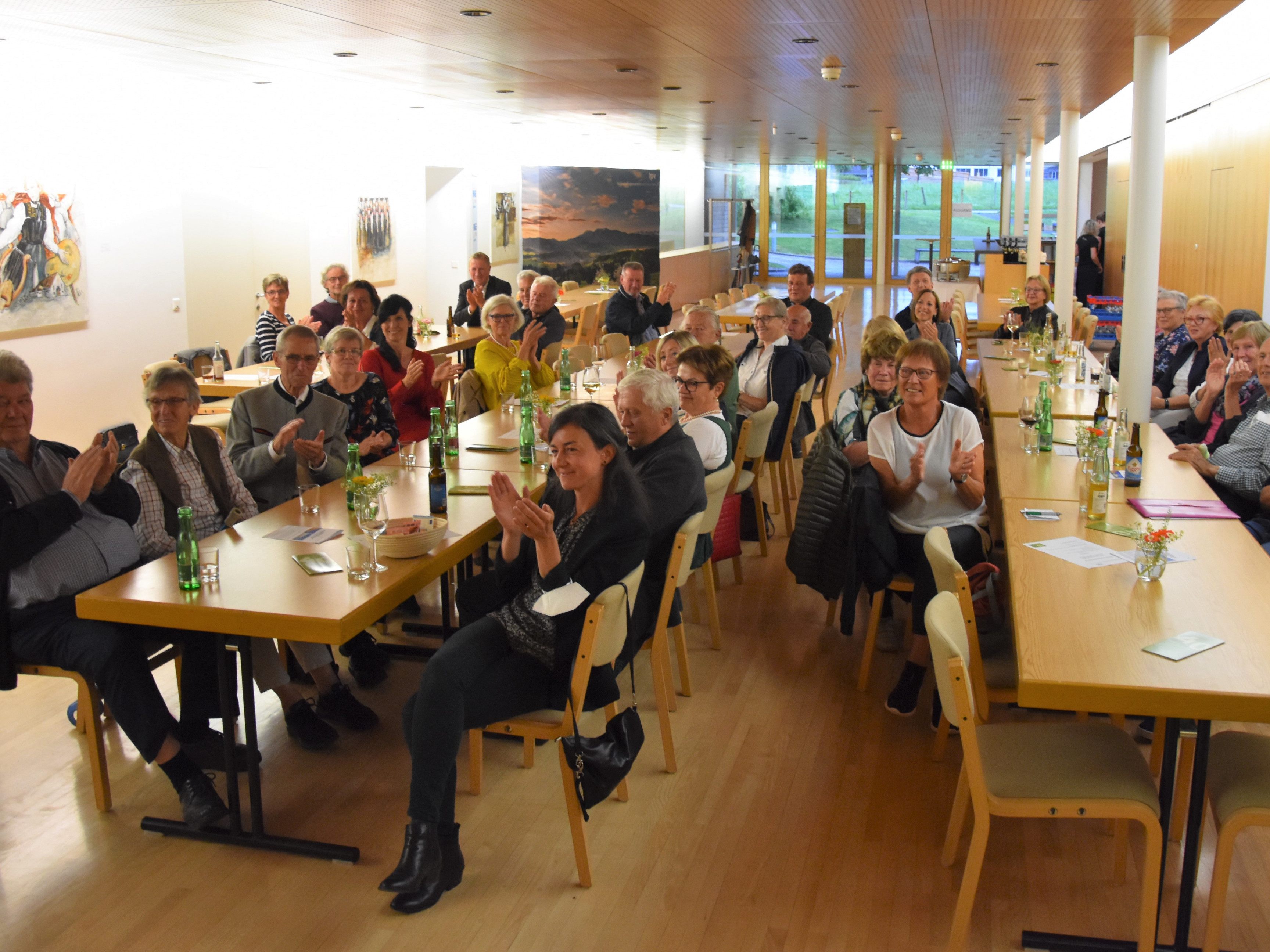 Großer Applaus der Besucher für die engagierte Arbeit des Heimatpflegevereins Bregenzerwald.
