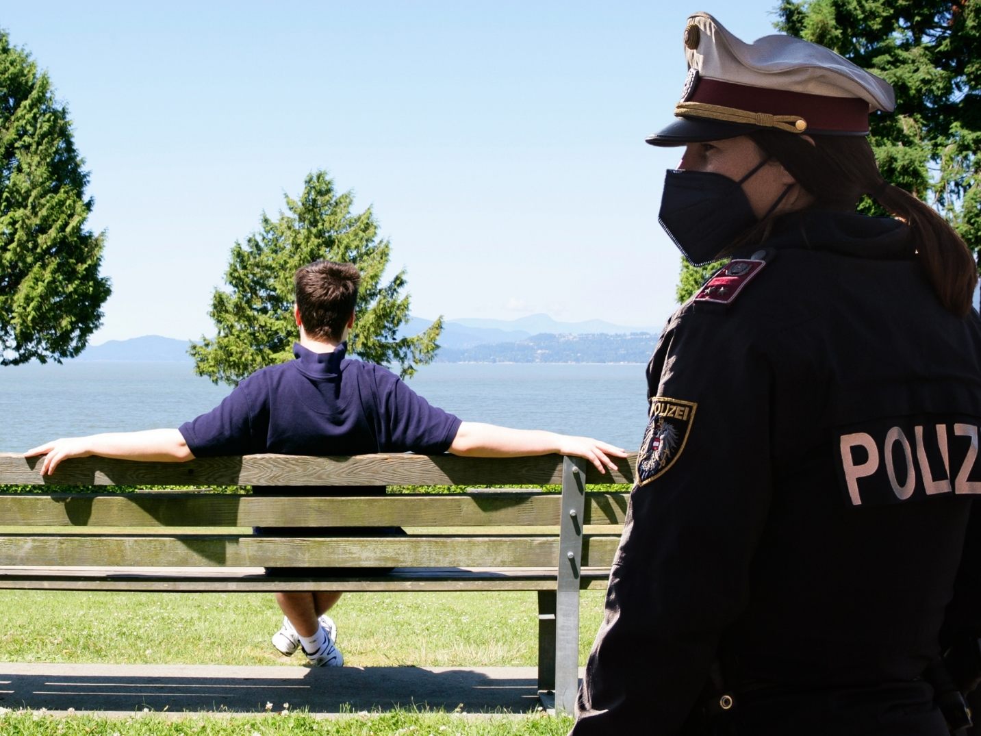 Der Mann konnte letztendlich durch den Einsatz von Pfefferspray überwältigt und festgenommen werden.