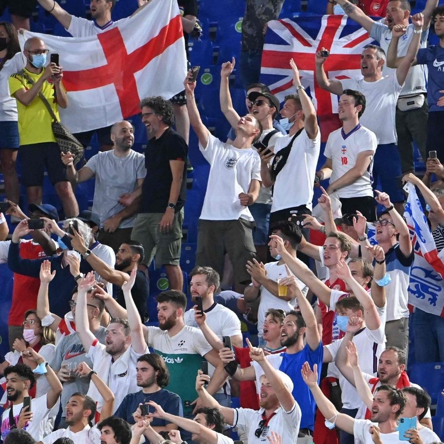 Das pan-europäische Fußball-Turnier sei "Ischgl im Quadrat" und werde einen corona-bedingten Todeszoll fordern, so der Infektiologe Urs Karrer.