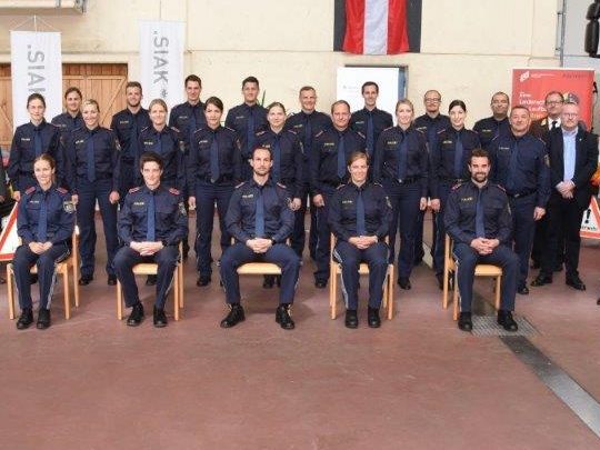 Landespolizeidirektor Dr. Hans-Peter Ludescher überreichte am 30.6.2021 die Ernennungsdekrete an die neuen Führungskräfte.