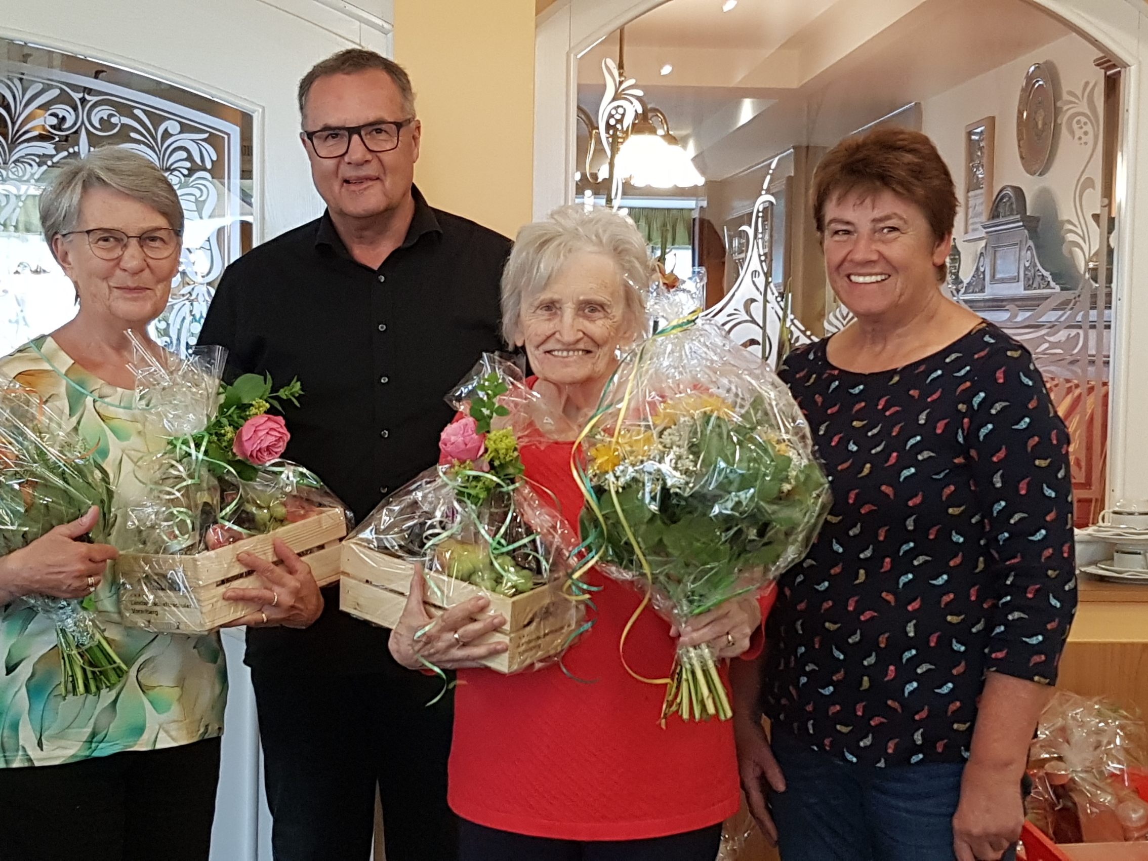 Ehrungen beim Emser Seniorenbund, von links nach rechts REnate Klien, Obmann Gütner Linder, Lore Prutsch, Vizeobfrau Edith Mathis Ehrungen beim Emser Seniorenbund, von links nach rechts REnate Klien, Obmann Gütner Linder, Lore Prutsch, Vizeobfrau Edith Mathis